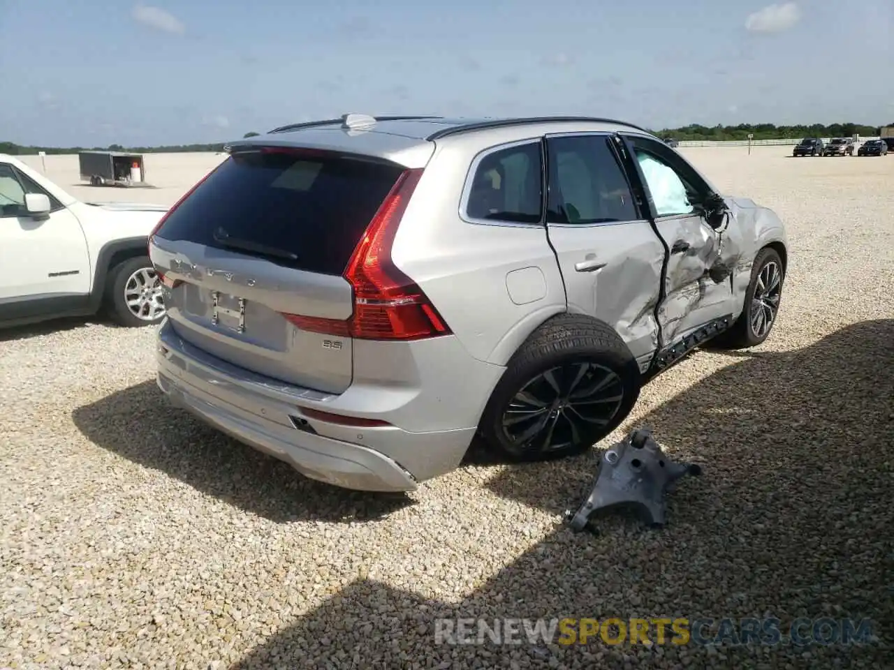 4 Photograph of a damaged car YV4L12DK9N1920287 VOLVO XC60 B5 MO 2022