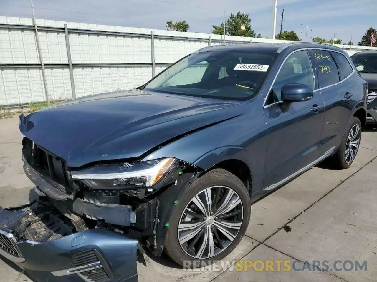 2 Photograph of a damaged car YV4062RL5N1987197 VOLVO XC60 B6 IN 2022