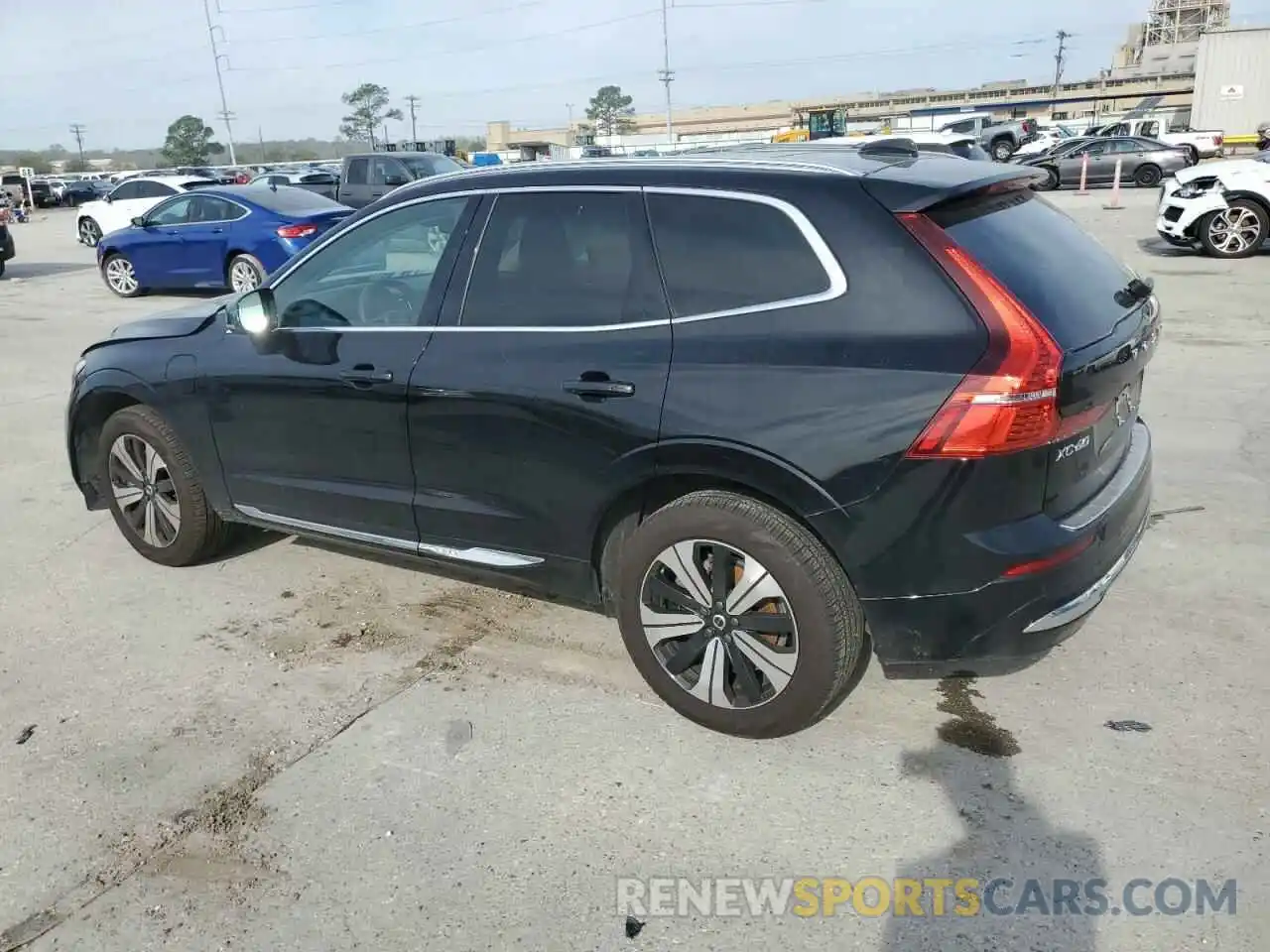 2 Photograph of a damaged car YV4H60DV7P1264387 VOLVO XC60 CORE 2023