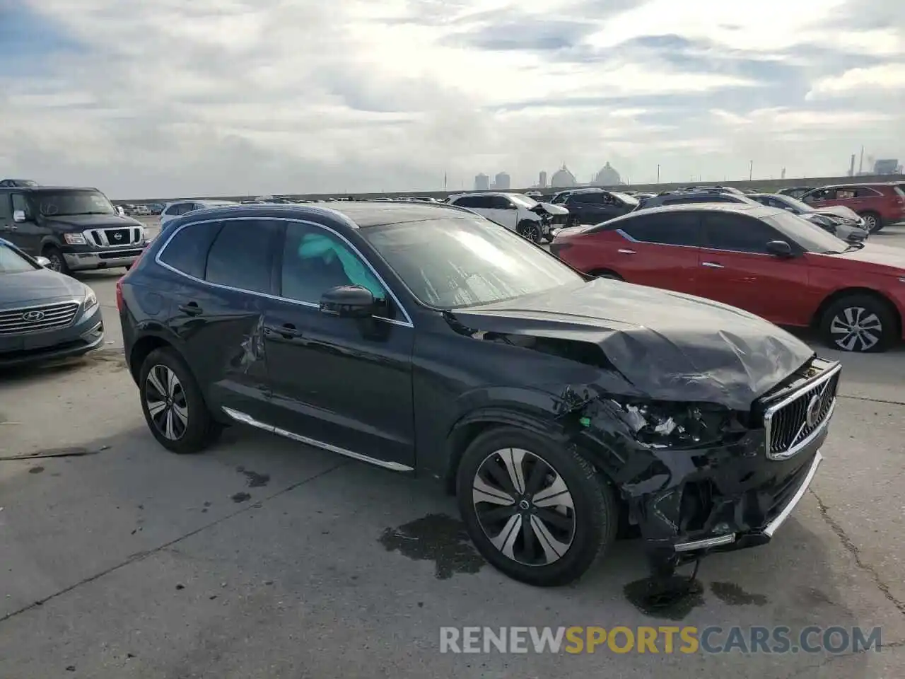 4 Photograph of a damaged car YV4H60DV7P1264387 VOLVO XC60 CORE 2023