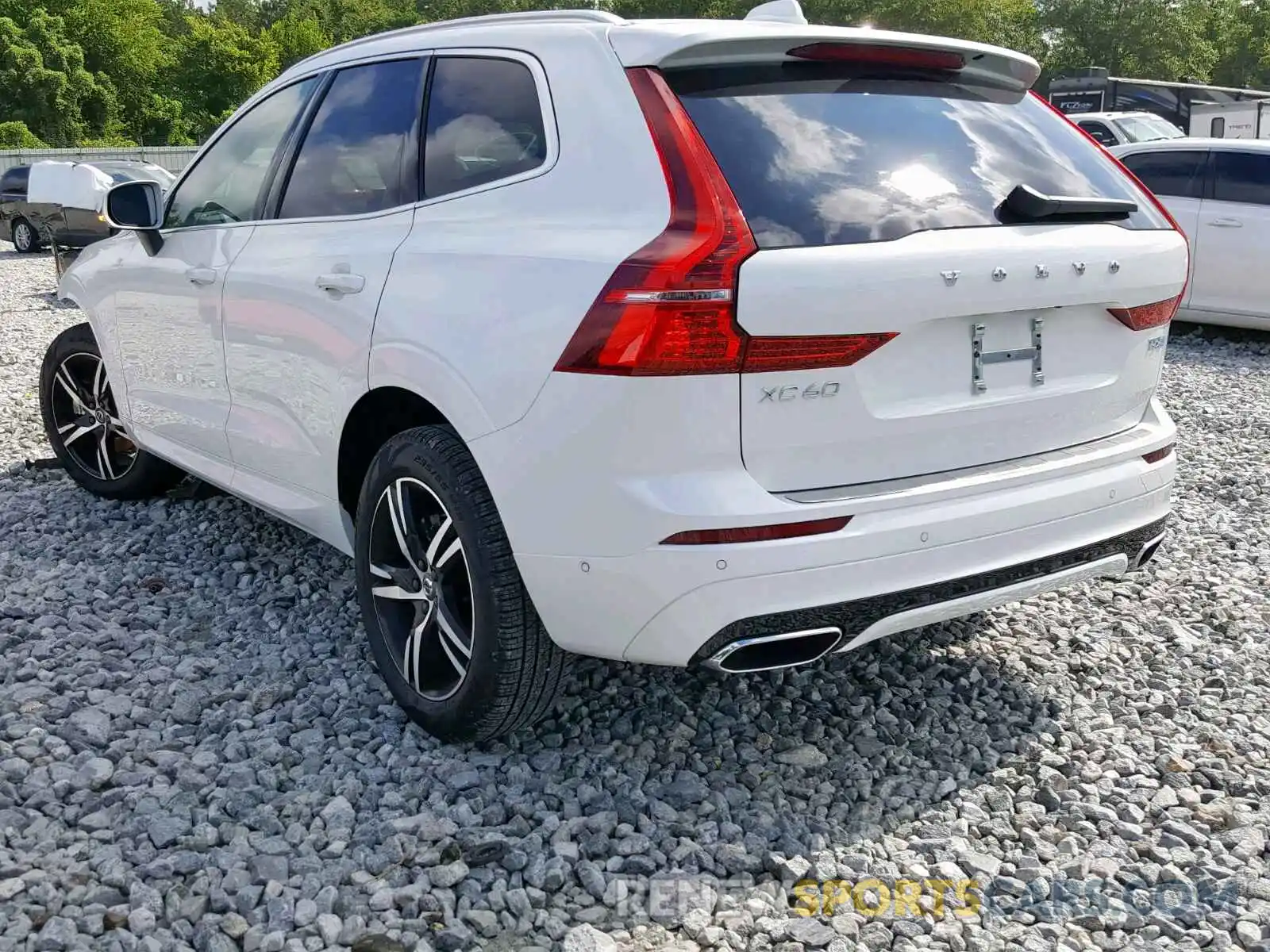 3 Photograph of a damaged car LYV102DM1KB242055 VOLVO XC60 T5 2019