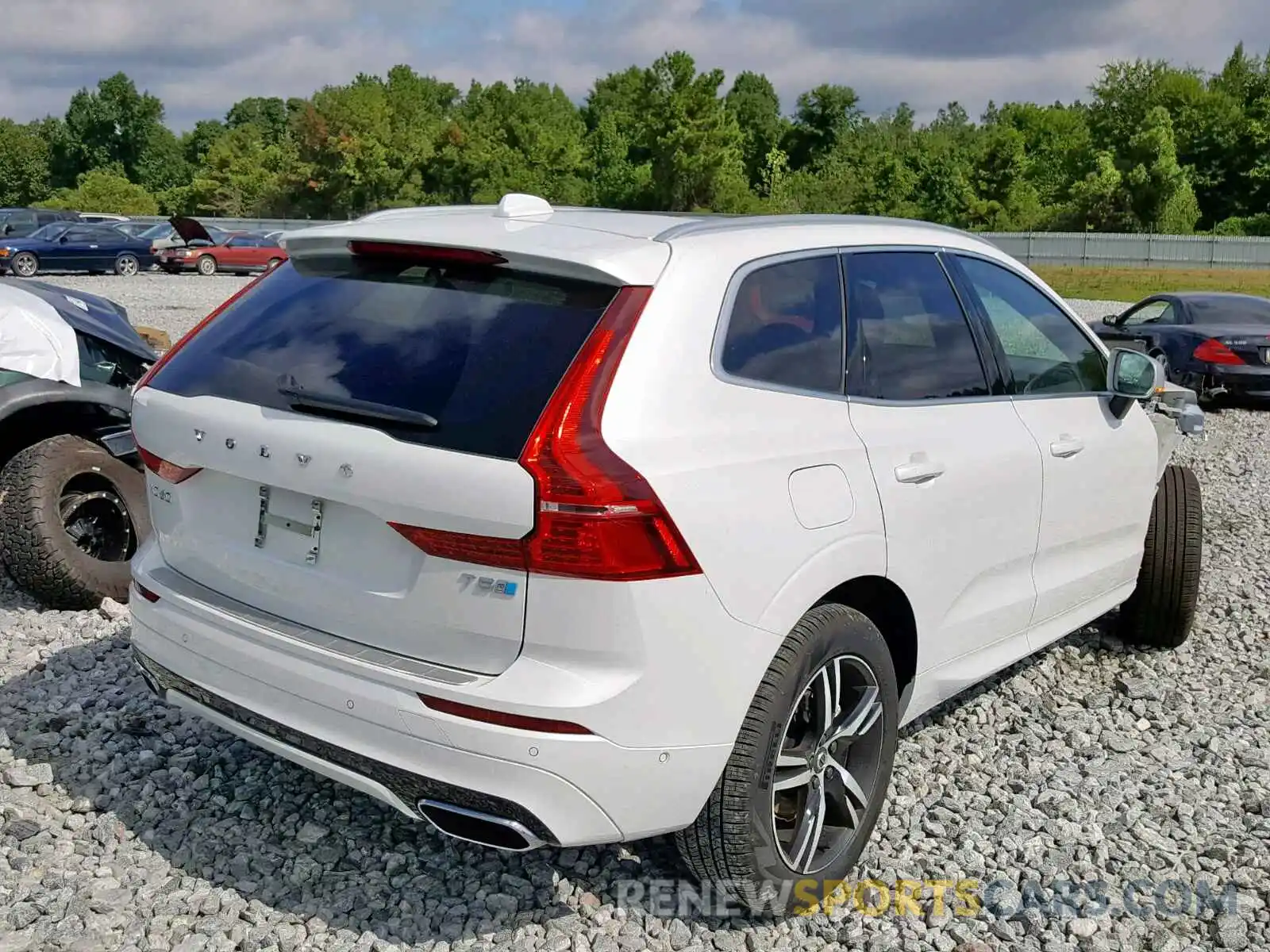 4 Photograph of a damaged car LYV102DM1KB242055 VOLVO XC60 T5 2019