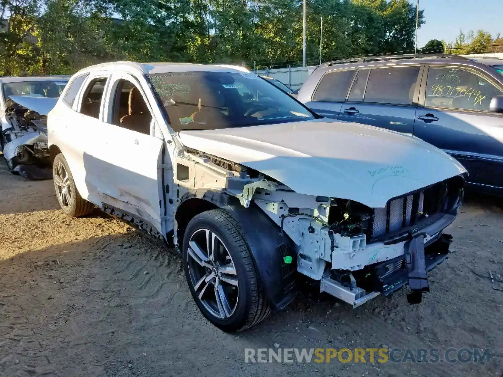 1 Photograph of a damaged car LYV102RK0KB239011 VOLVO XC60 T5 2019