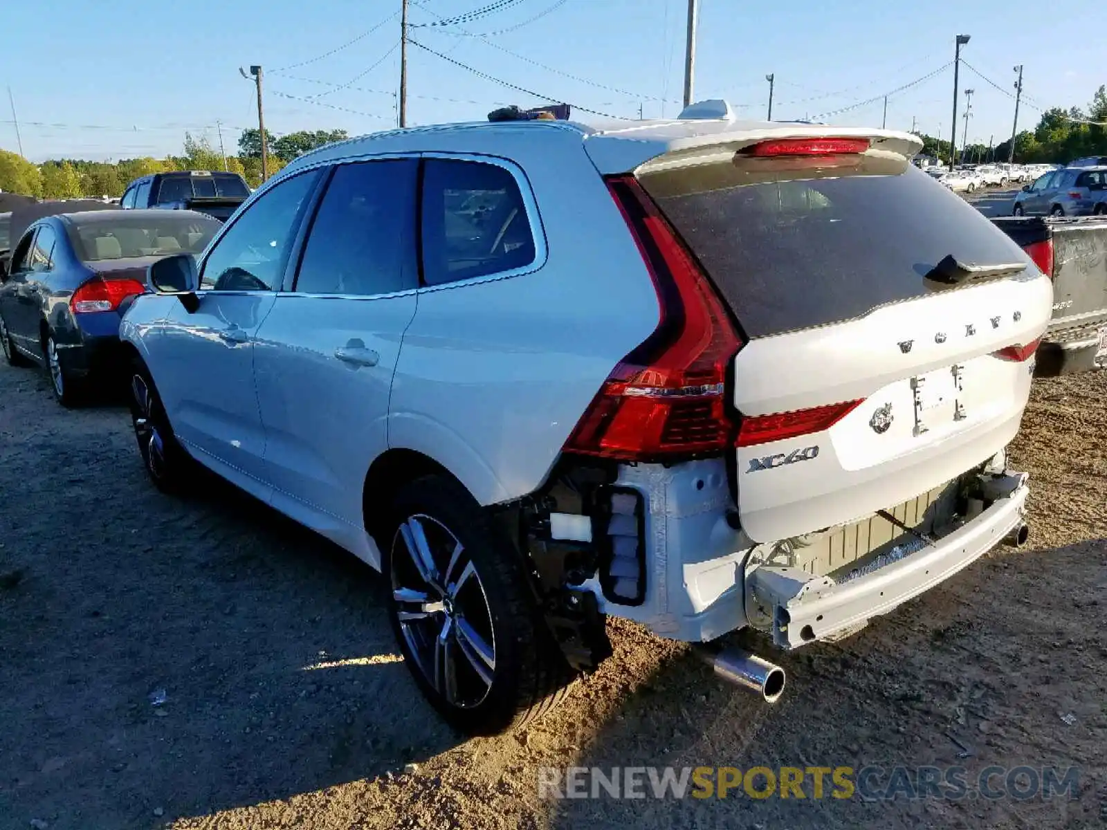 3 Photograph of a damaged car LYV102RK0KB239011 VOLVO XC60 T5 2019