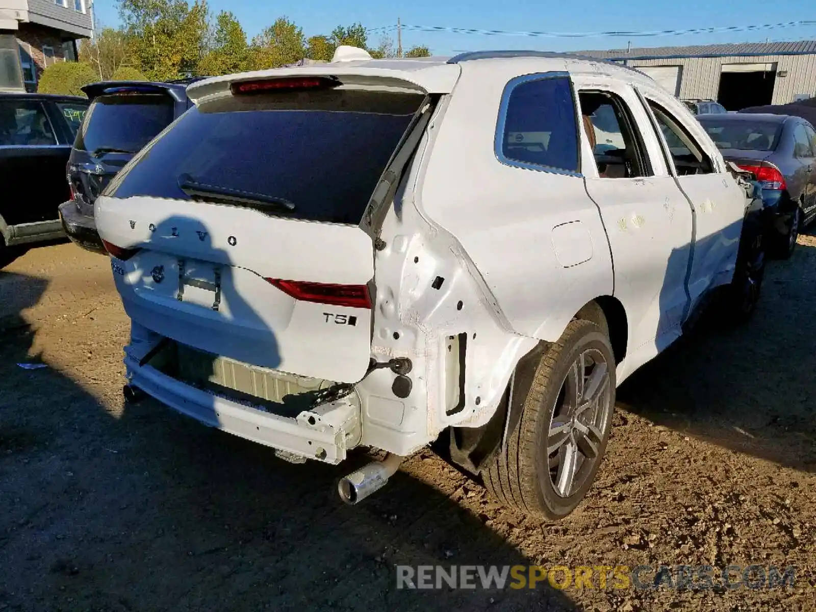 4 Фотография поврежденного автомобиля LYV102RK0KB239011 VOLVO XC60 T5 2019