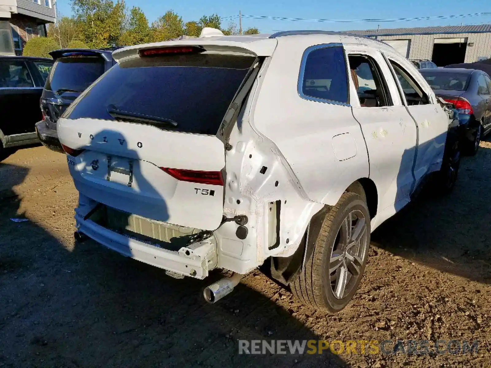 4 Photograph of a damaged car LYV102RK0KB239011 VOLVO XC60 T5 2019