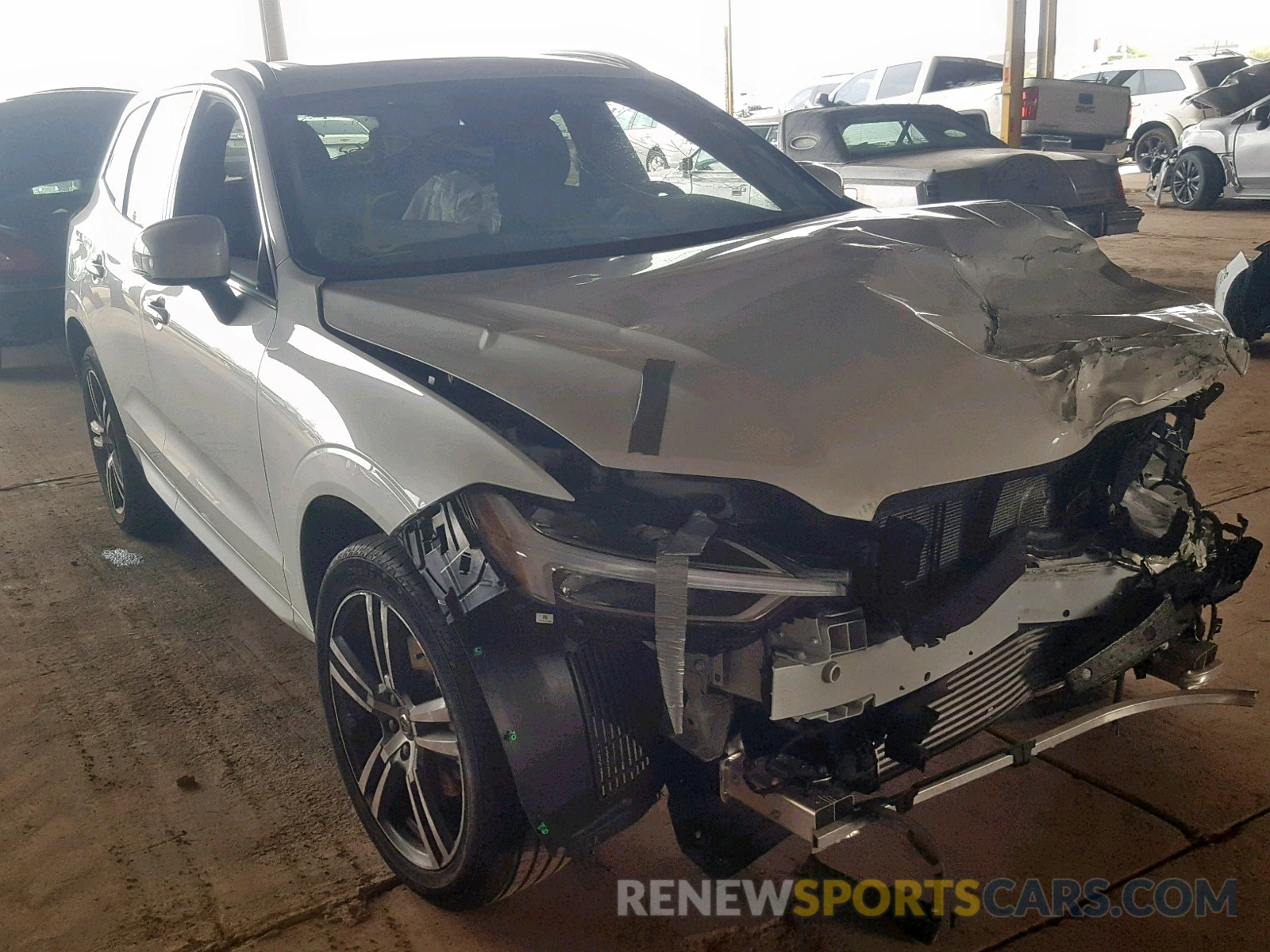 1 Photograph of a damaged car LYV102RK3KB186868 VOLVO XC60 T5 2019