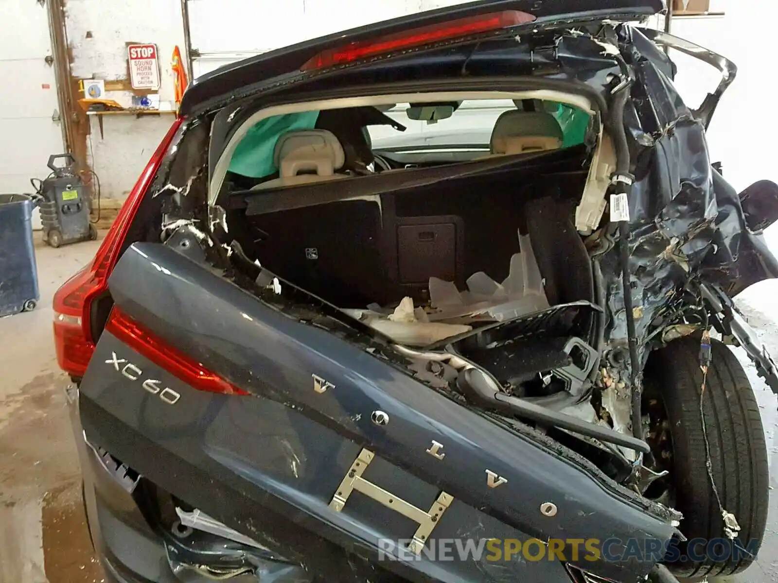 9 Photograph of a damaged car LYV102RK4KB284971 VOLVO XC60 T5 2019