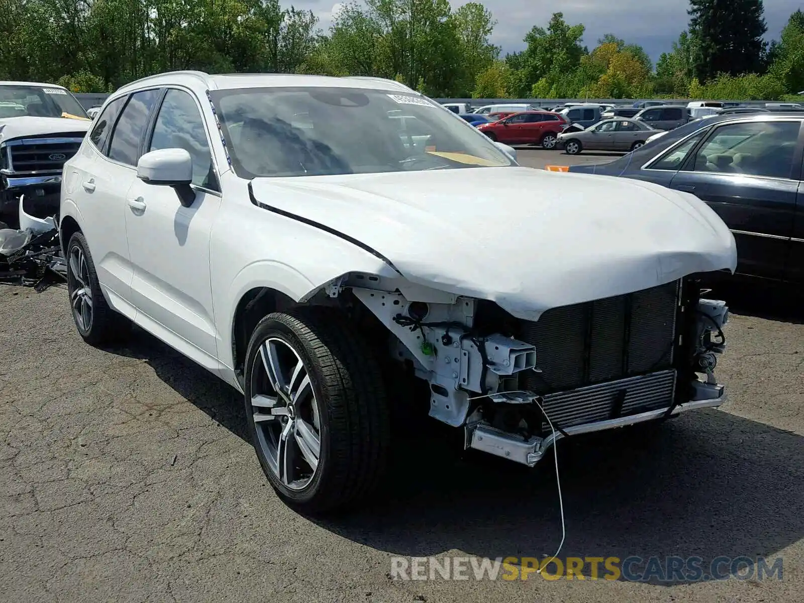 1 Photograph of a damaged car LYV102RK7KB220875 VOLVO XC60 T5 2019