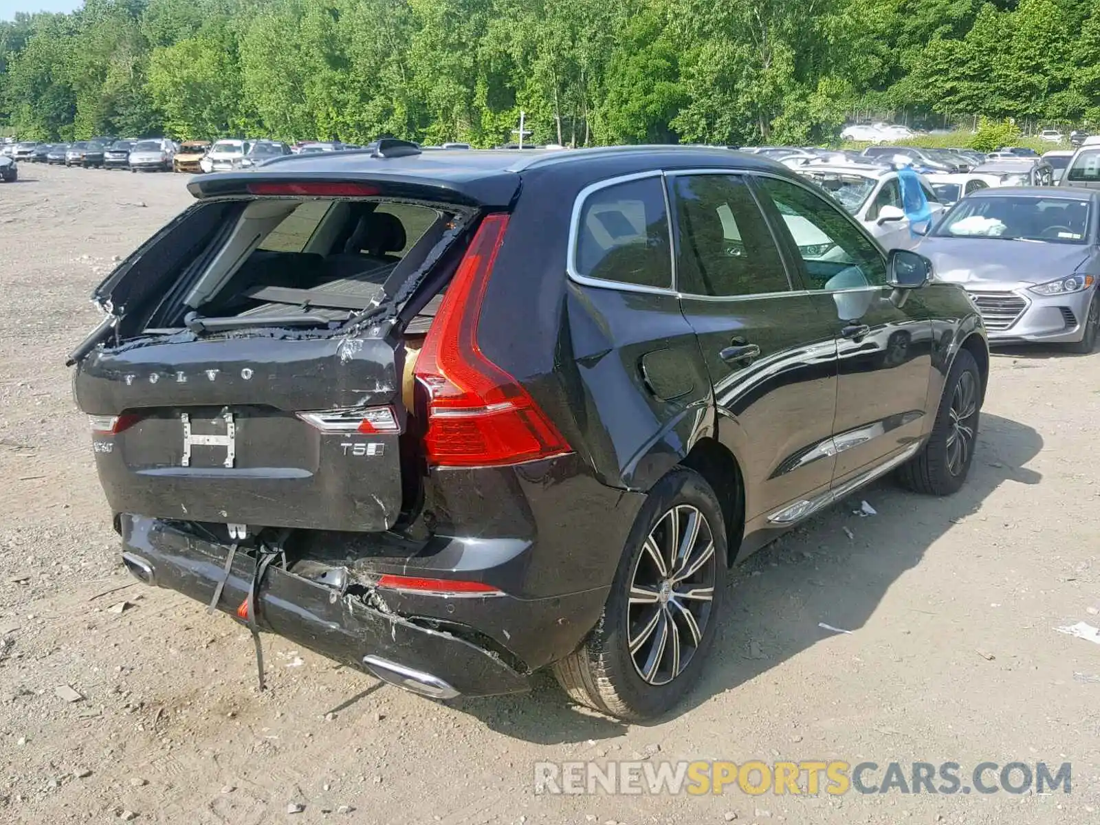 4 Photograph of a damaged car LYV102RL6KB192429 VOLVO XC60 T5 2019