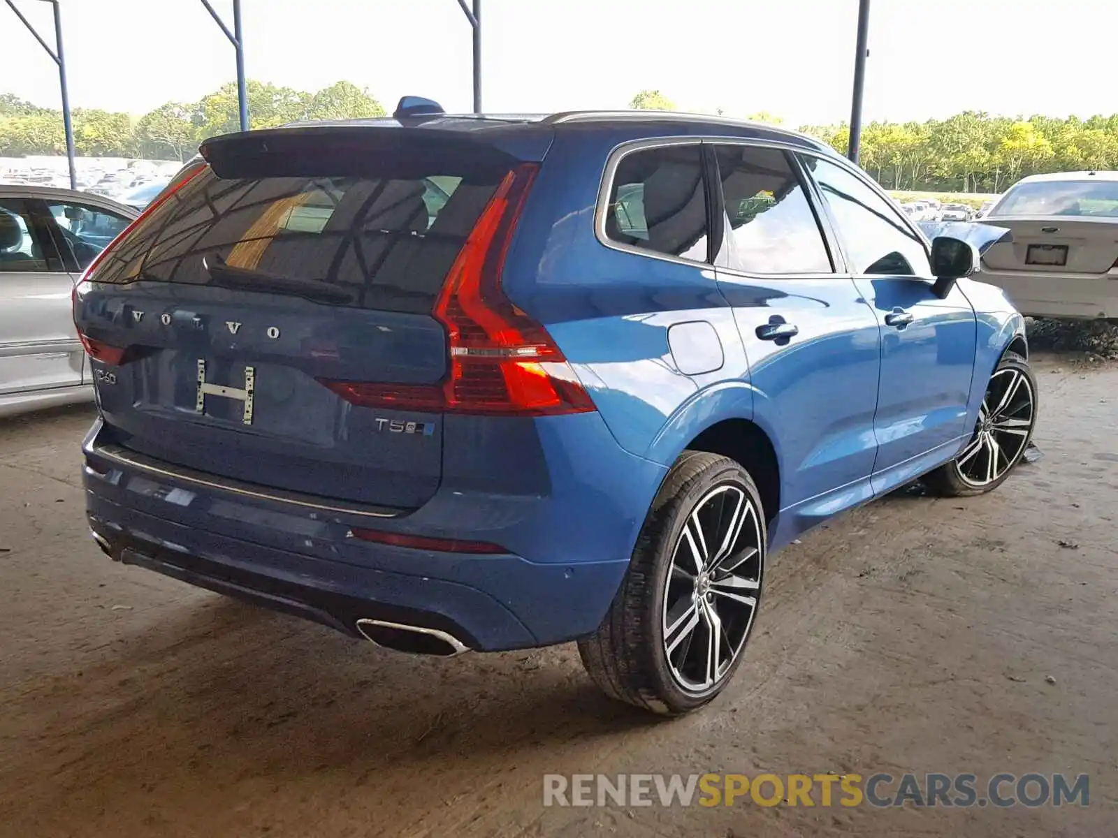 4 Photograph of a damaged car LYV102RM6KB279451 VOLVO XC60 T5 2019