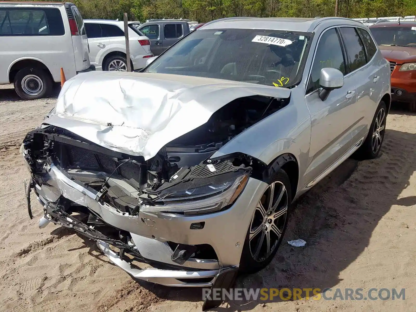 2 Photograph of a damaged car LYV102DL7KB200285 VOLVO XC60 T5 IN 2019