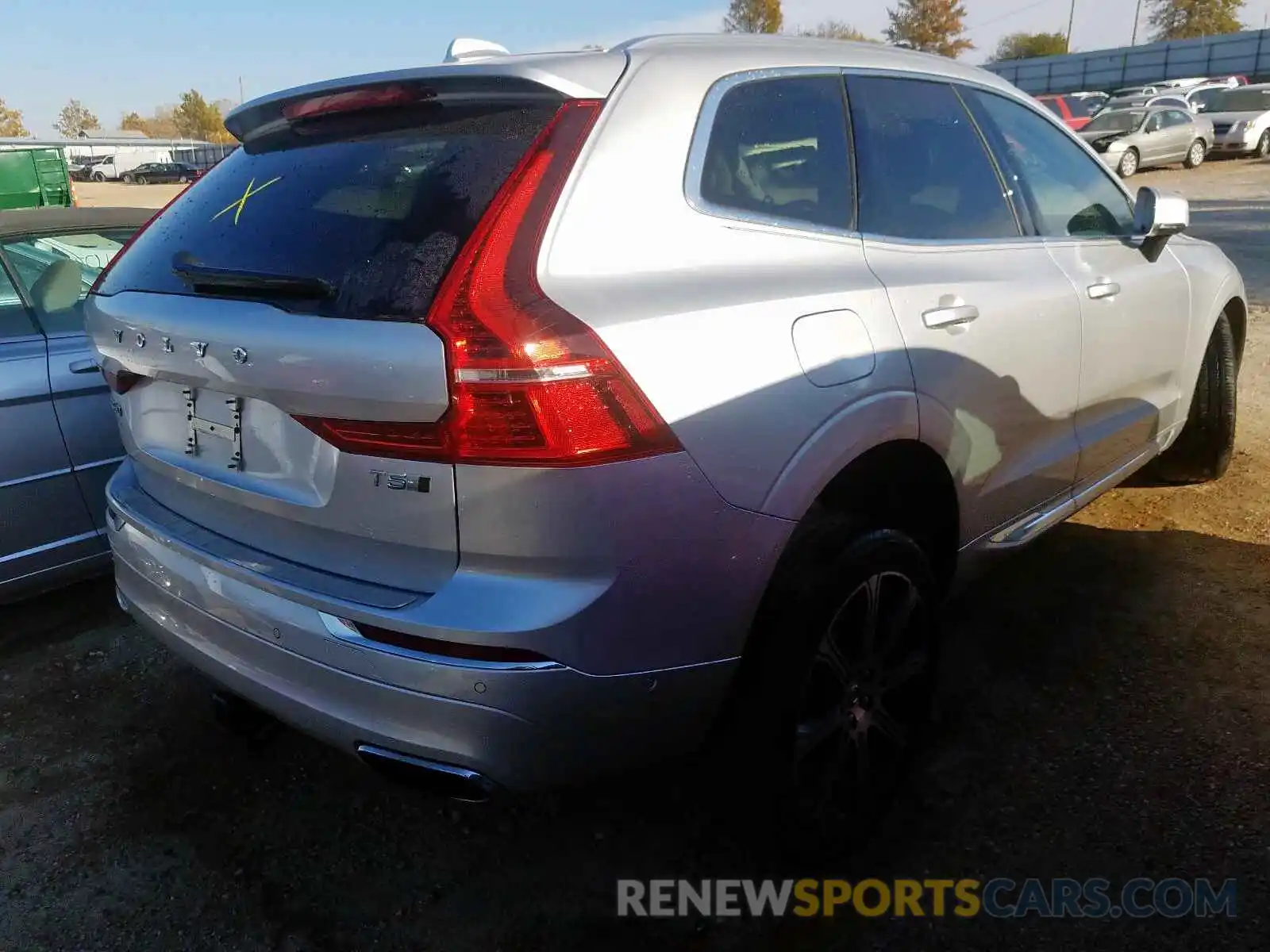 4 Photograph of a damaged car LYV102RL1KB178504 VOLVO XC60 T5 IN 2019