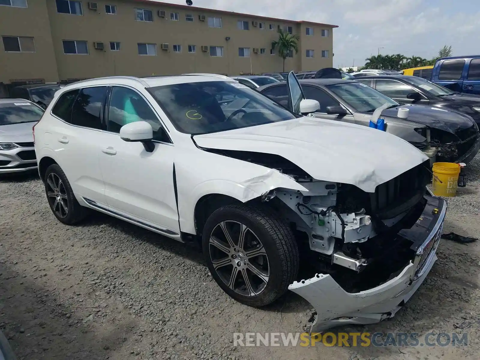 1 Фотография поврежденного автомобиля LYV102RL1KB283088 VOLVO XC60 T5 IN 2019