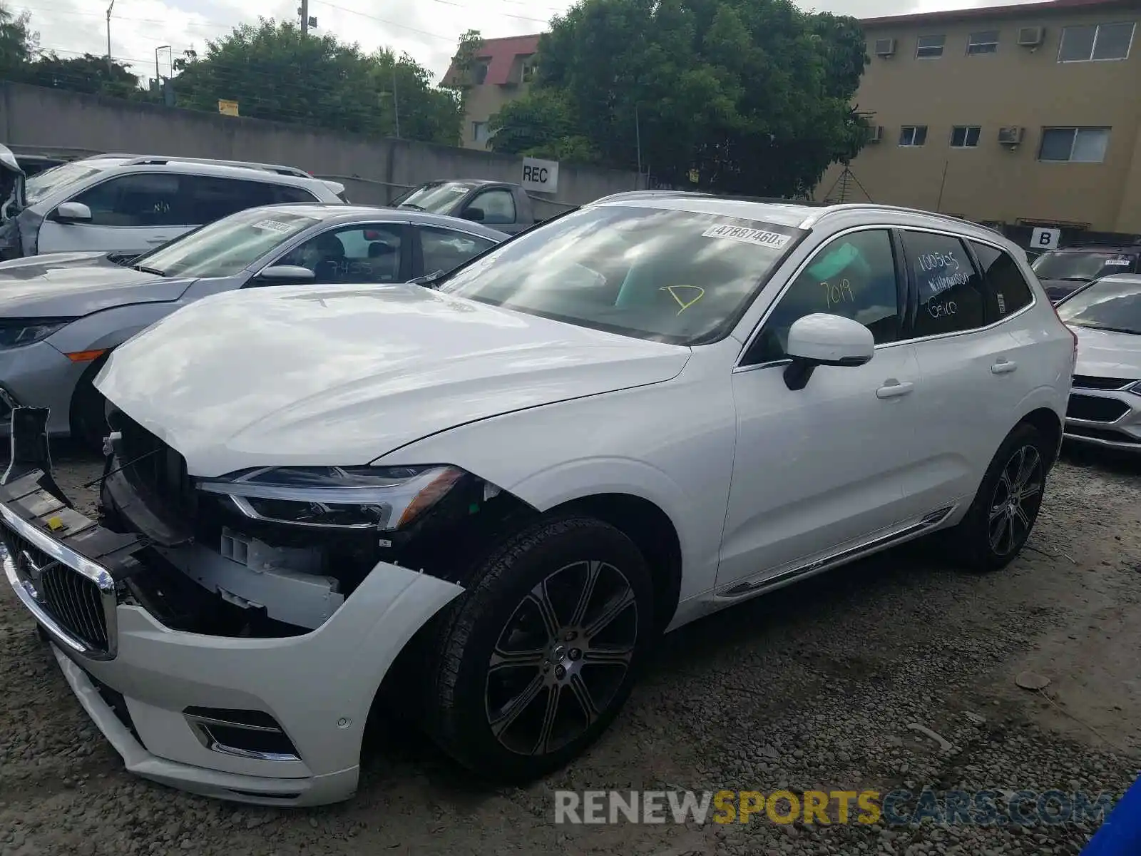 2 Photograph of a damaged car LYV102RL1KB283088 VOLVO XC60 T5 IN 2019