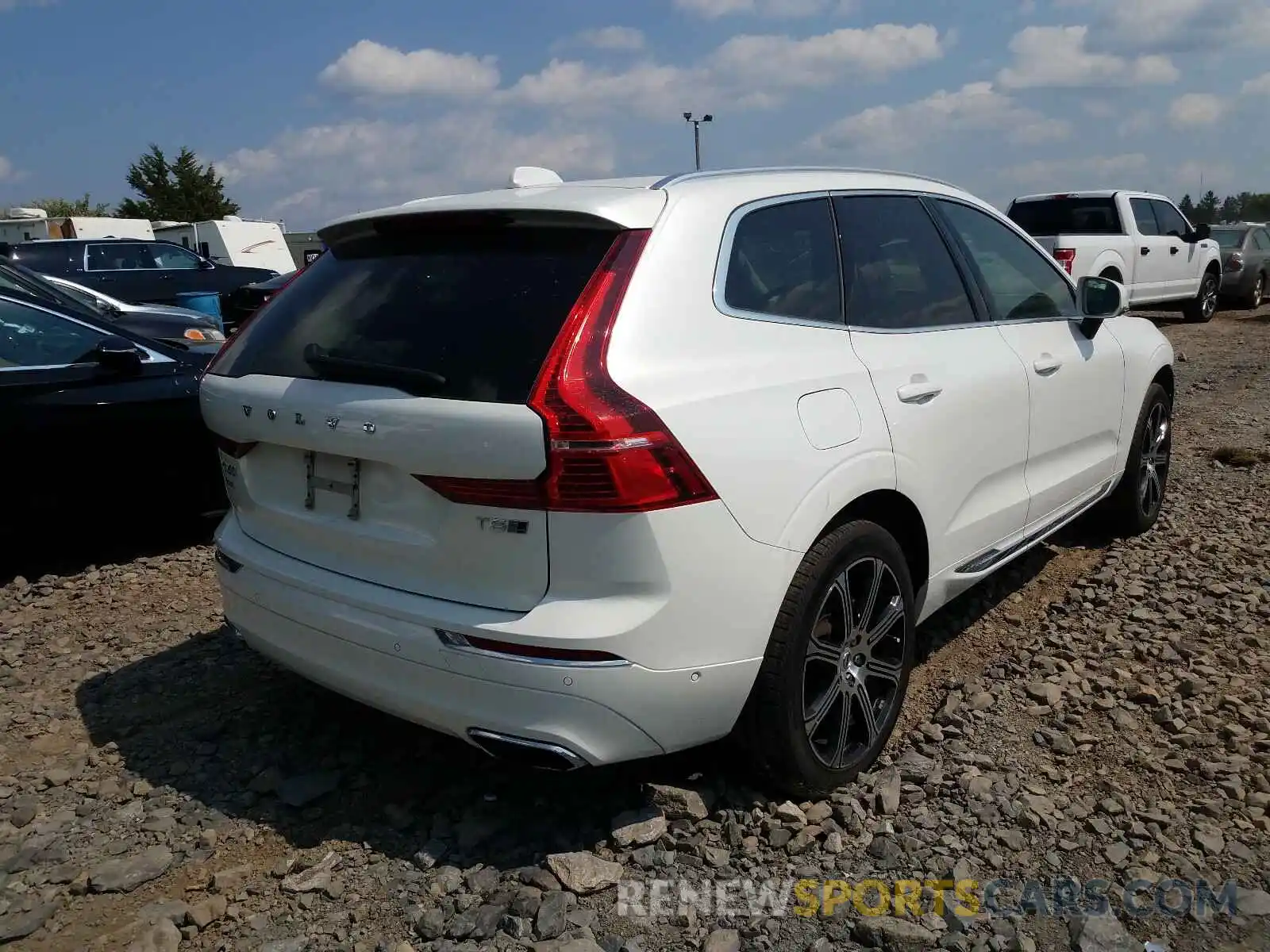 4 Photograph of a damaged car LYV102RL2KB187275 VOLVO XC60 T5 IN 2019