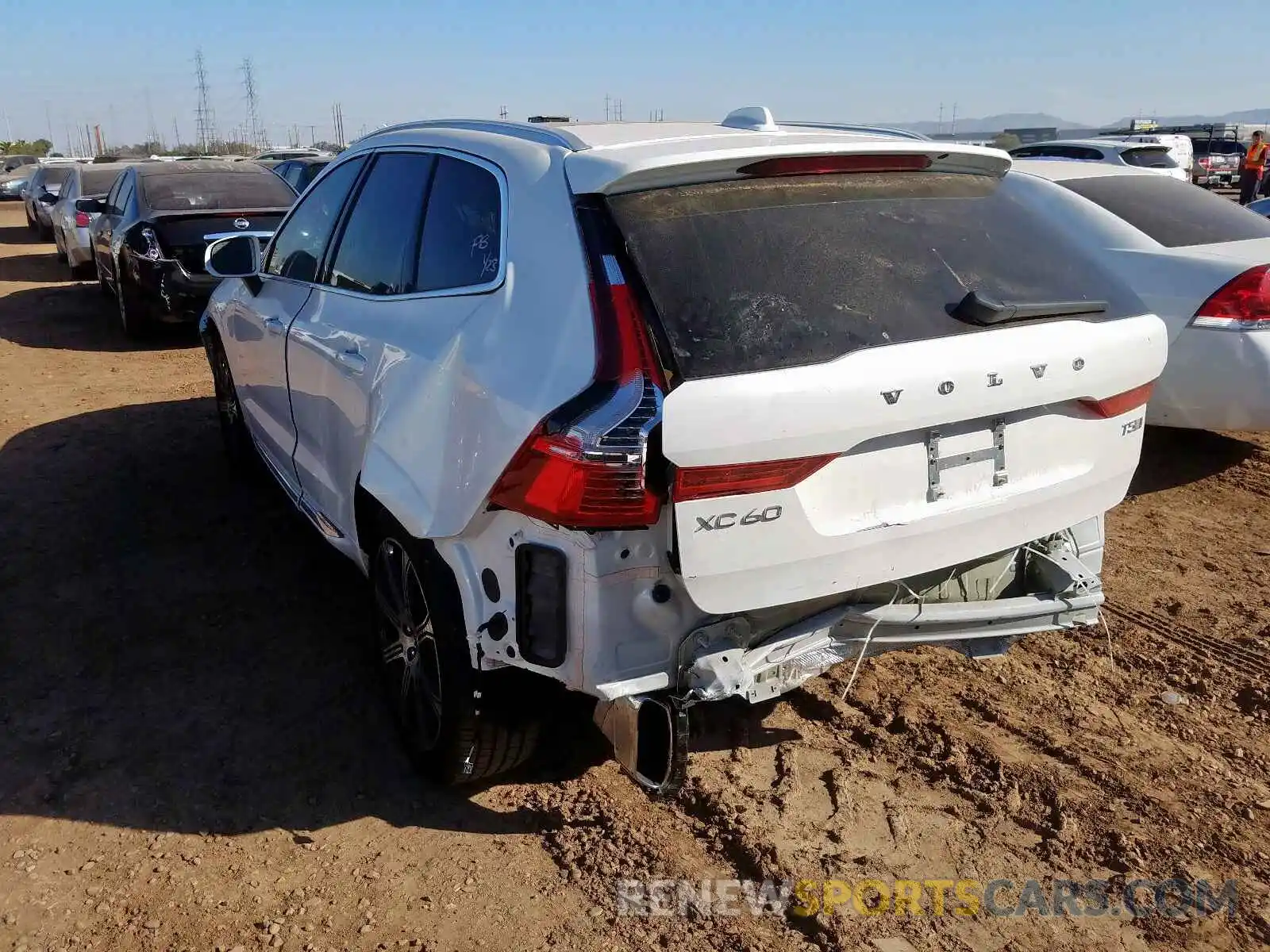 3 Фотография поврежденного автомобиля LYV102RL2KB283455 VOLVO XC60 T5 IN 2019