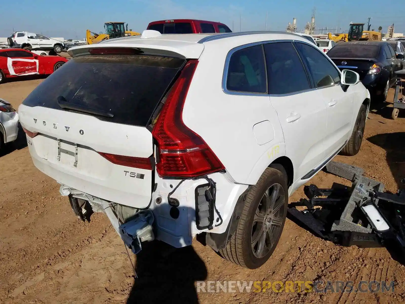 4 Фотография поврежденного автомобиля LYV102RL2KB283455 VOLVO XC60 T5 IN 2019