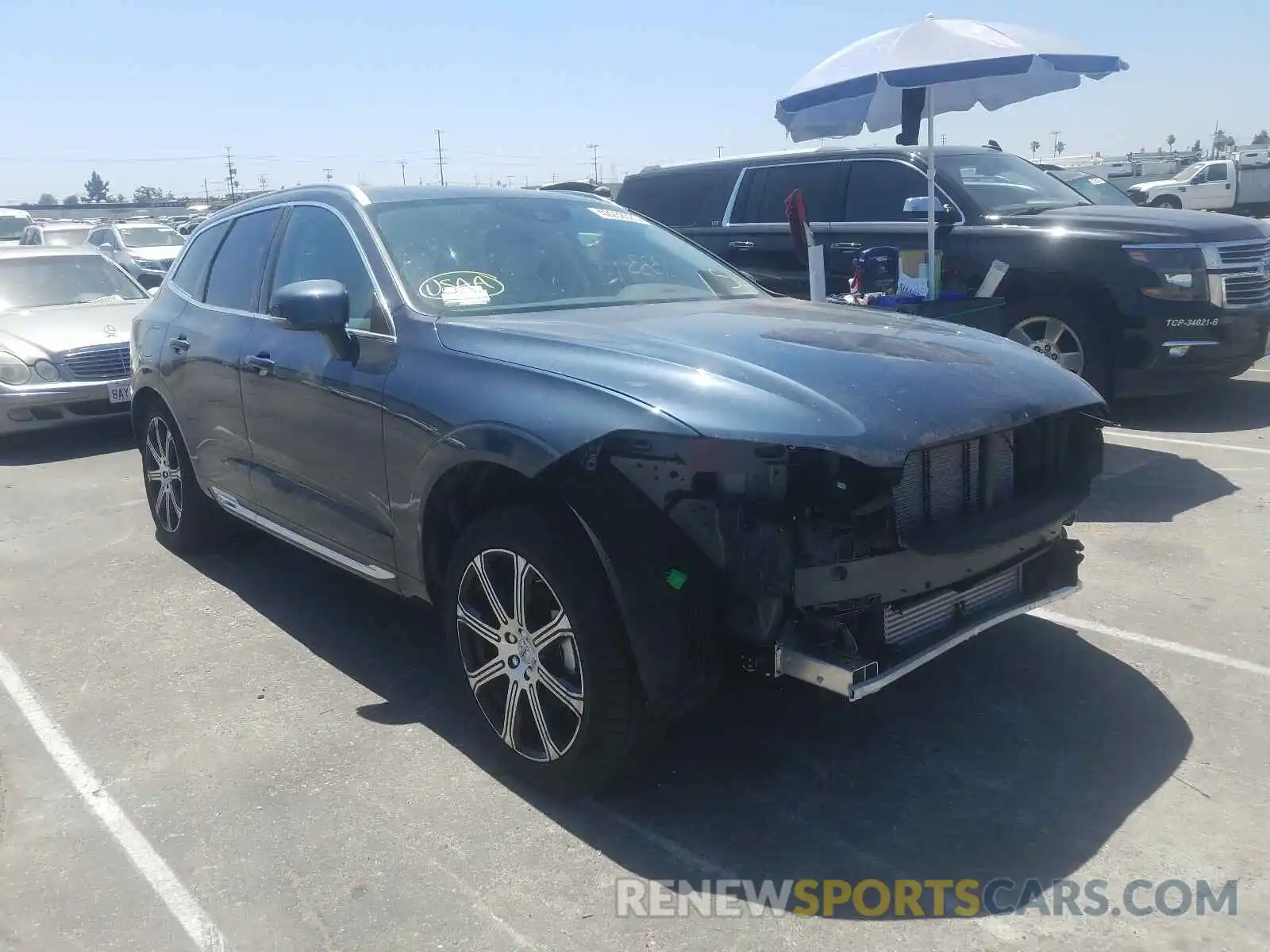 1 Photograph of a damaged car YV4102DL3L1531371 VOLVO XC60 T5 IN 2020