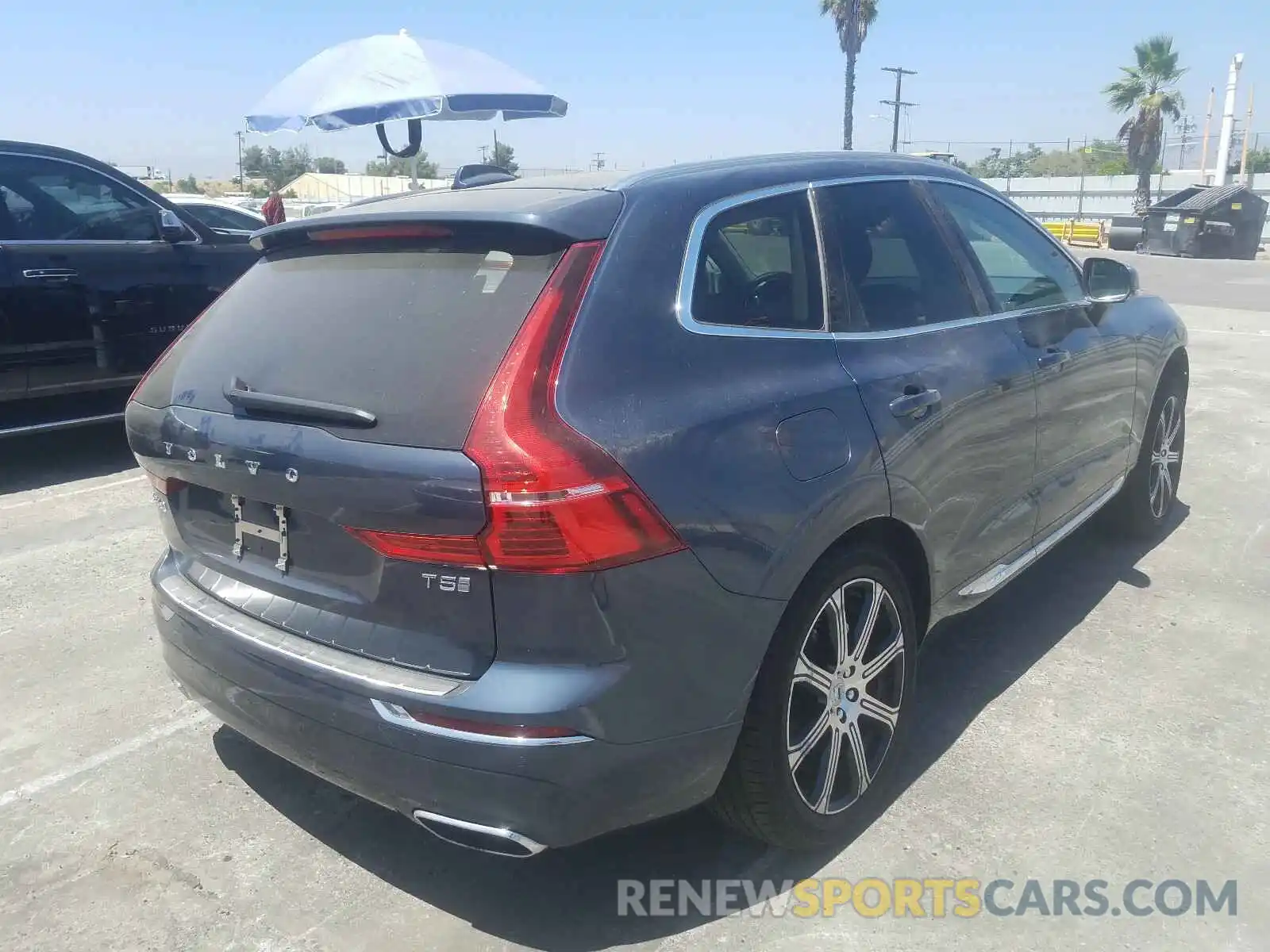 4 Photograph of a damaged car YV4102DL3L1531371 VOLVO XC60 T5 IN 2020