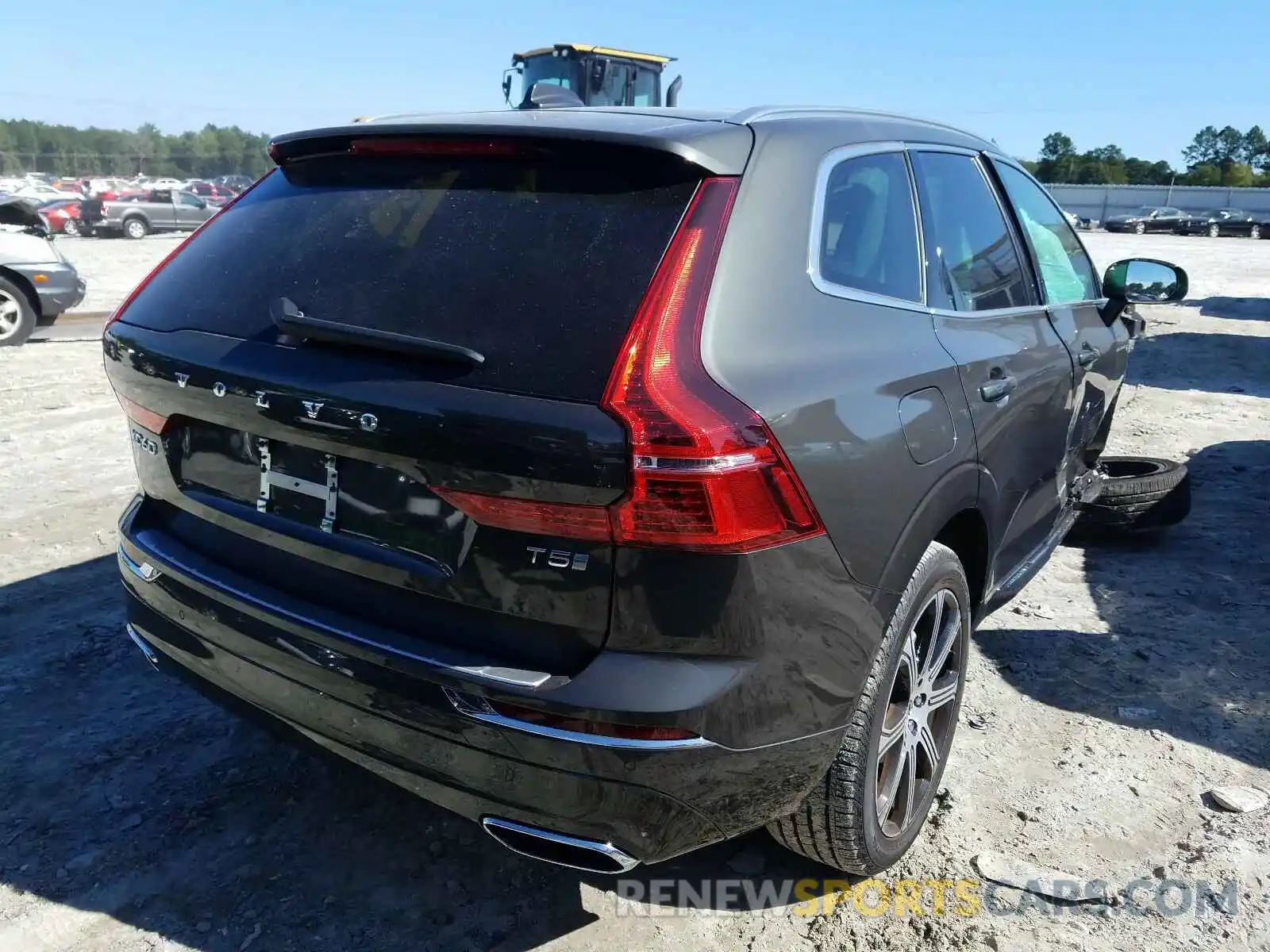 4 Photograph of a damaged car YV4102DL8L1463214 VOLVO XC60 T5 IN 2020