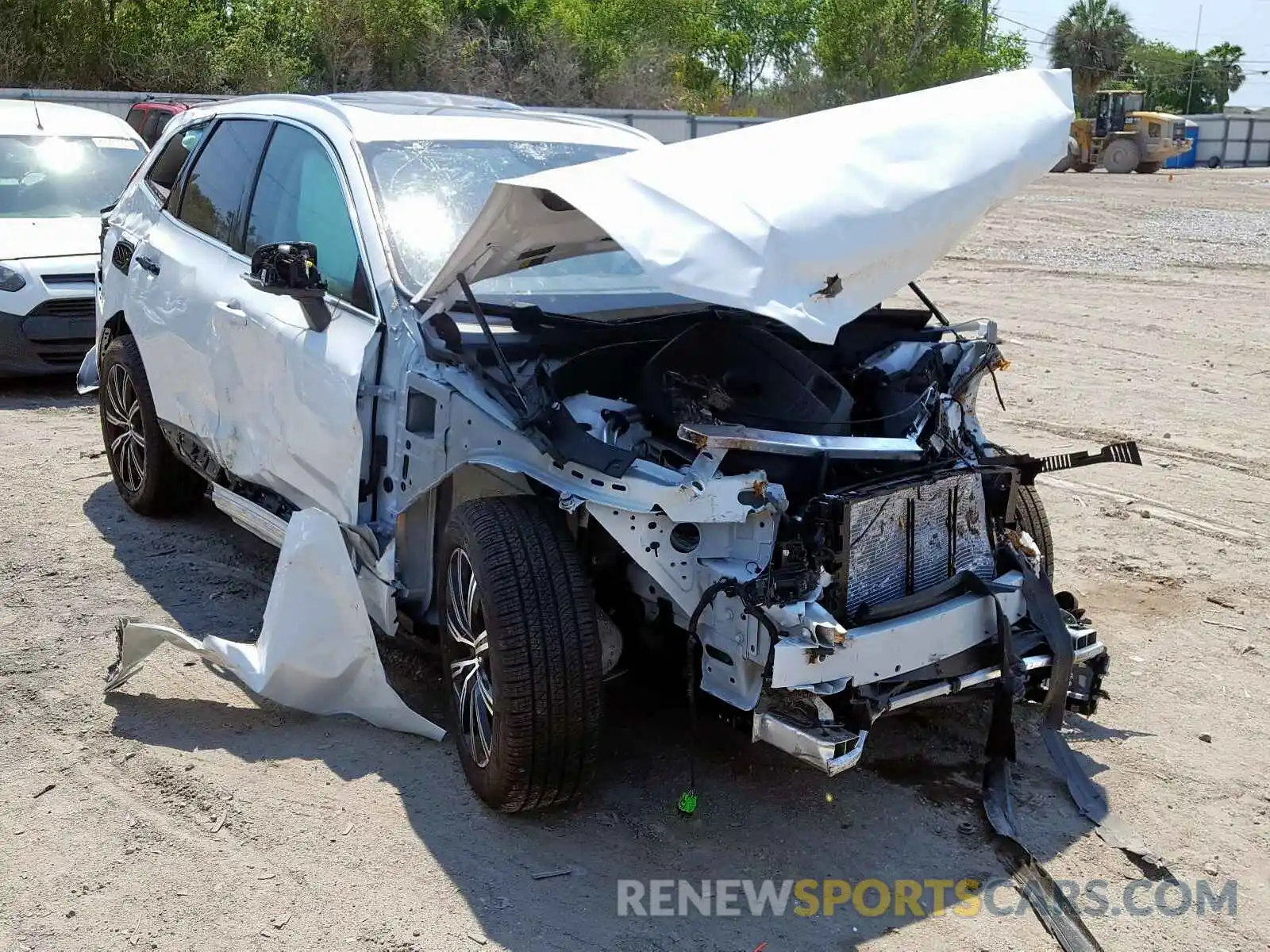 1 Photograph of a damaged car YV4102DL8L1470356 VOLVO XC60 T5 IN 2020