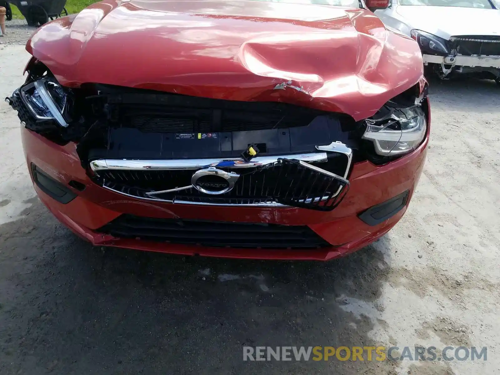 9 Photograph of a damaged car LYV102DK0KB315687 VOLVO XC60 T5 MO 2019