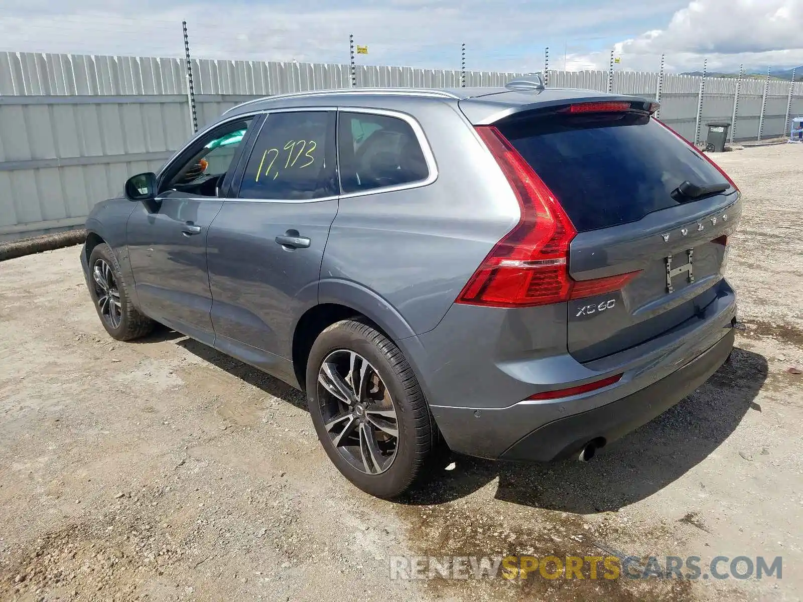 3 Photograph of a damaged car LYV102DK1KB238165 VOLVO XC60 T5 MO 2019