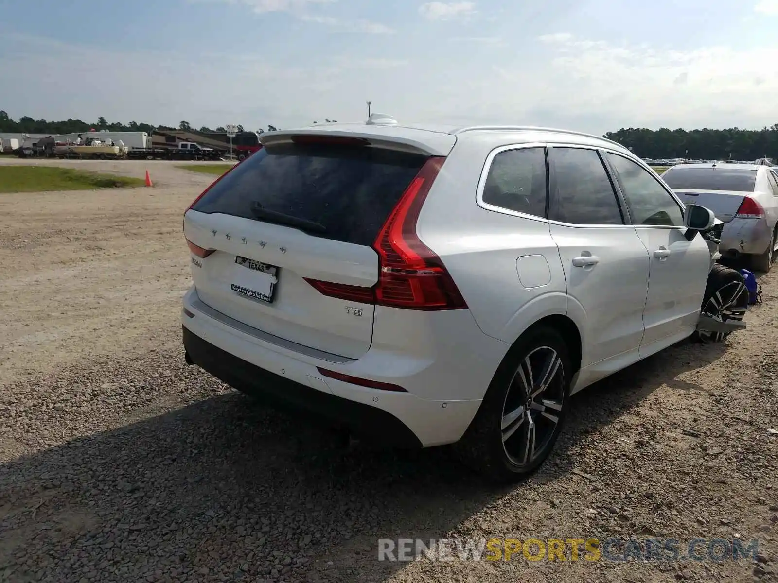 4 Фотография поврежденного автомобиля LYV102DK5KB204925 VOLVO XC60 T5 MO 2019