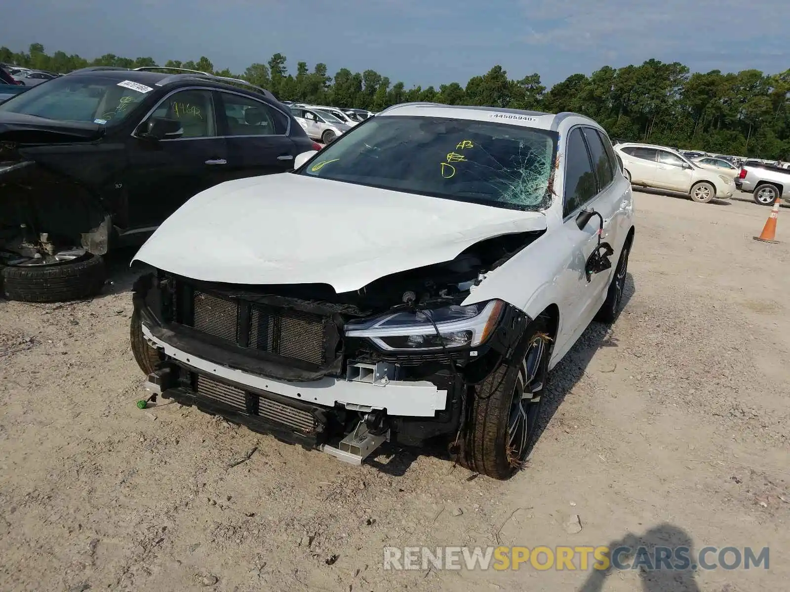 9 Photograph of a damaged car LYV102DK5KB204925 VOLVO XC60 T5 MO 2019