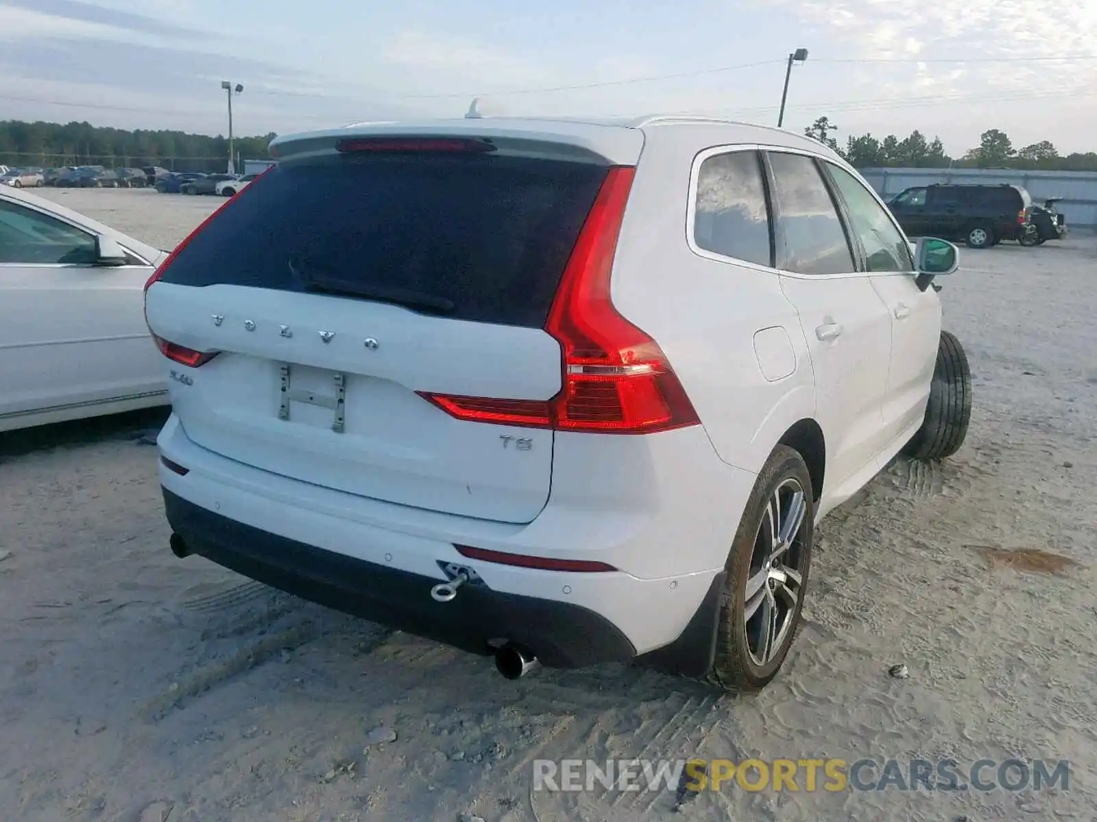 4 Photograph of a damaged car LYV102DK7KB176125 VOLVO XC60 T5 MO 2019