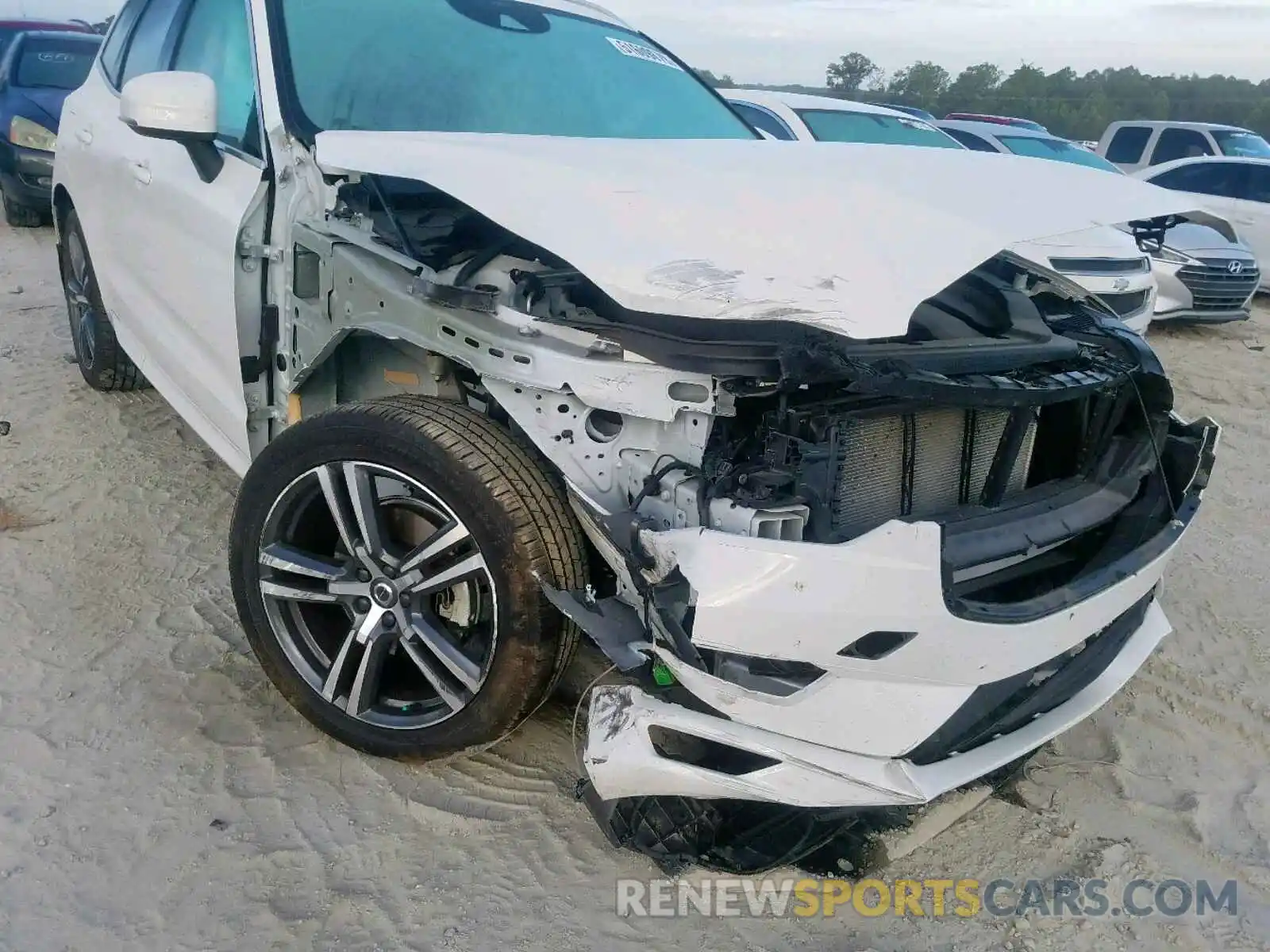 9 Photograph of a damaged car LYV102DK7KB176125 VOLVO XC60 T5 MO 2019