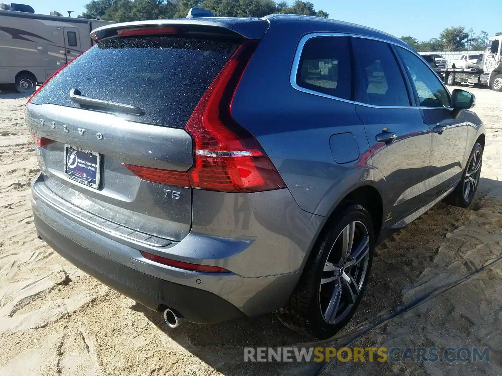 4 Photograph of a damaged car YV4102DK1L1609766 VOLVO XC60 T5 MO 2020