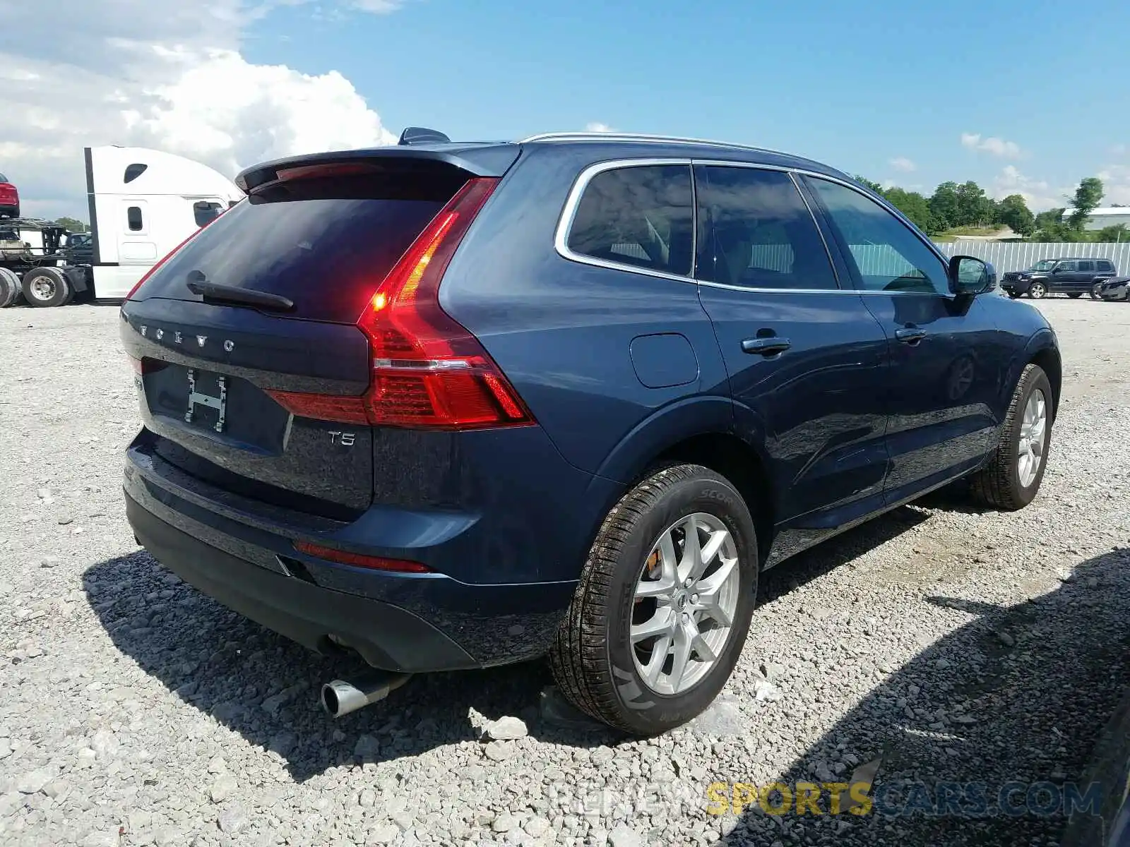 4 Photograph of a damaged car YV4102DKXL1516115 VOLVO XC60 T5 MO 2020