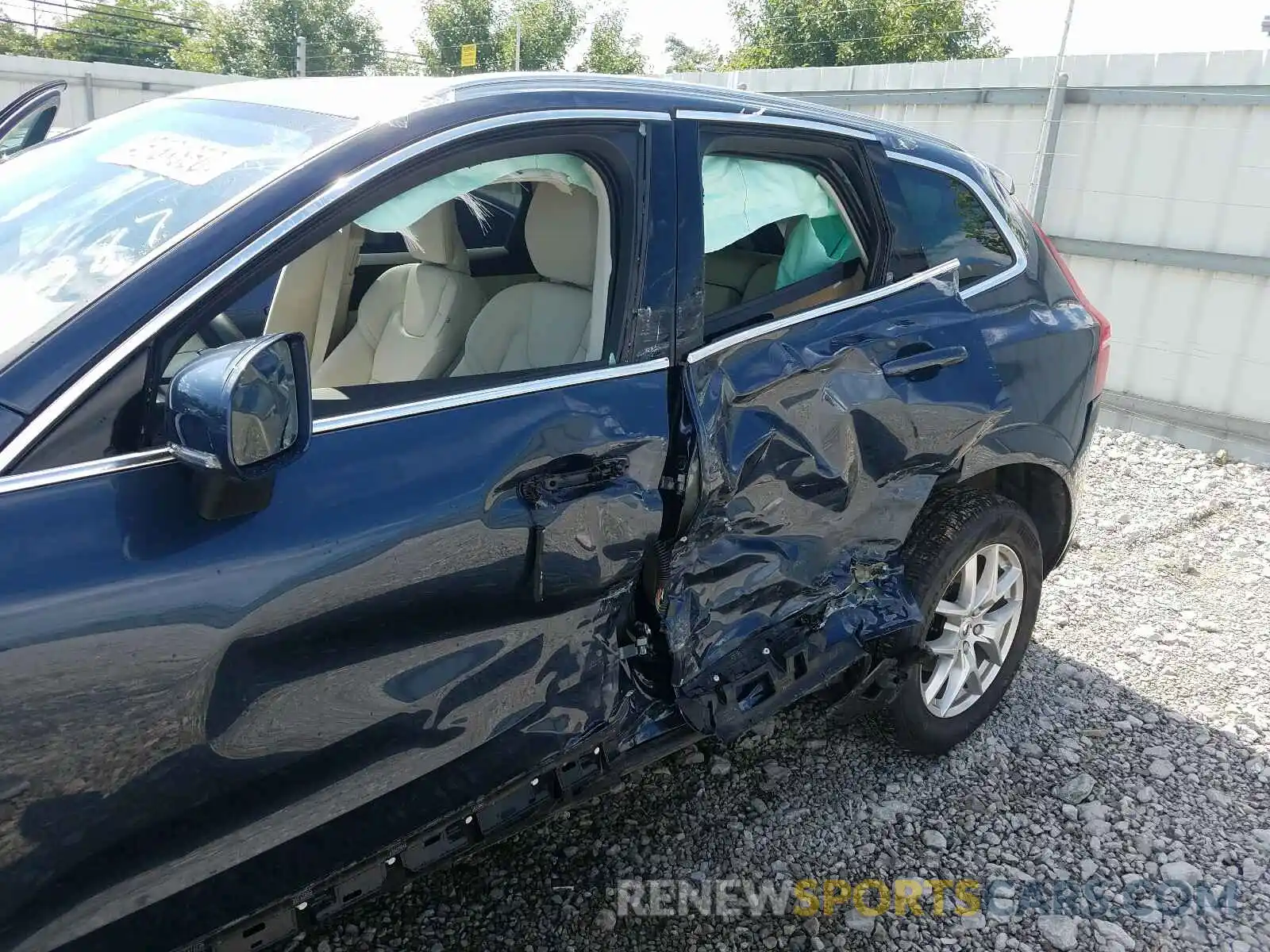 9 Photograph of a damaged car YV4102DKXL1516115 VOLVO XC60 T5 MO 2020