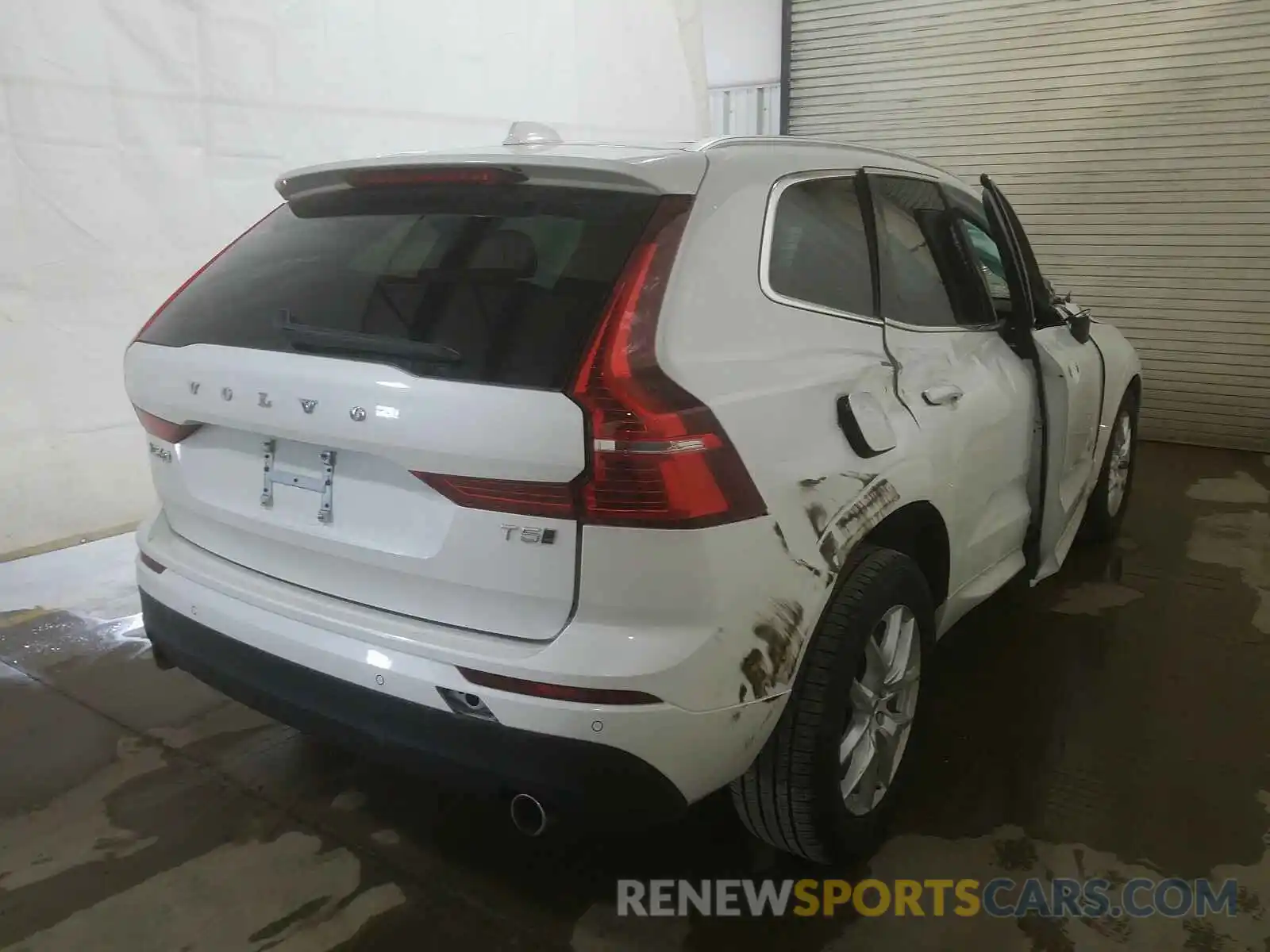 4 Photograph of a damaged car YV4102RK3L1433201 VOLVO XC60 T5 MO 2020