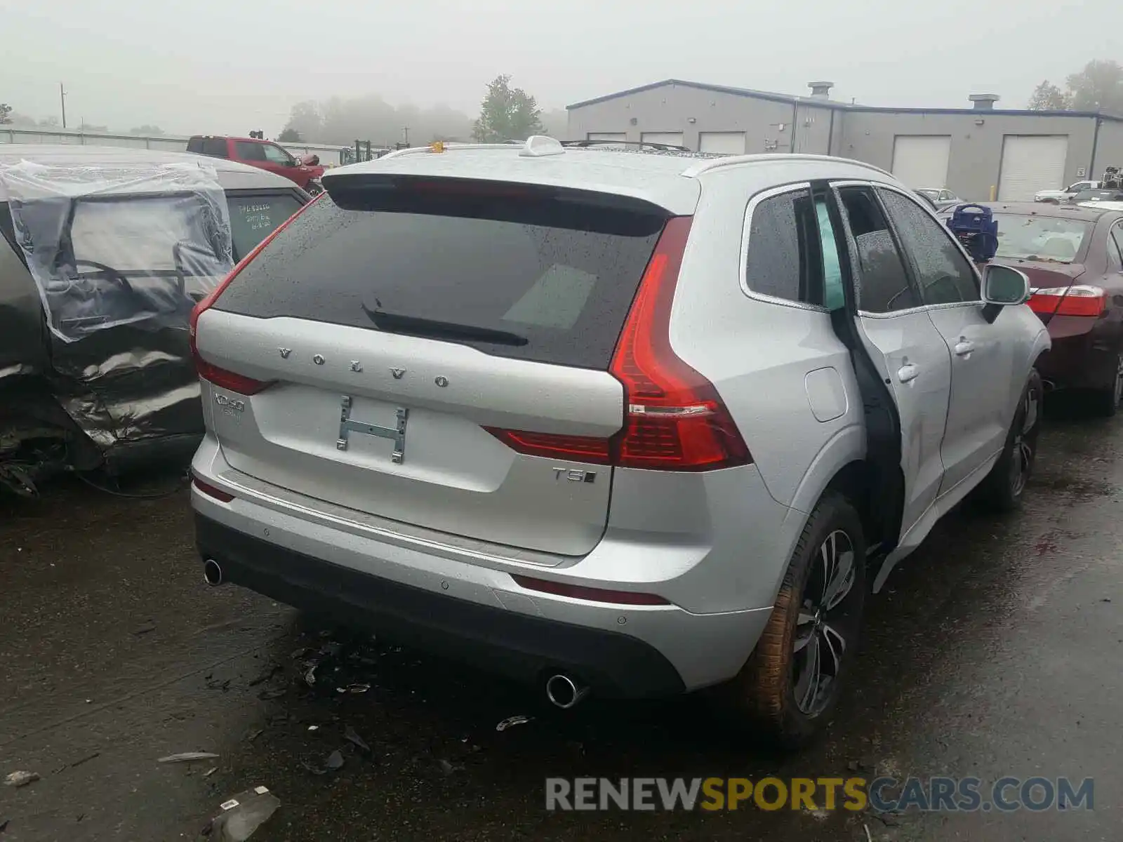 4 Photograph of a damaged car YV4102RK8L1520365 VOLVO XC60 T5 MO 2020