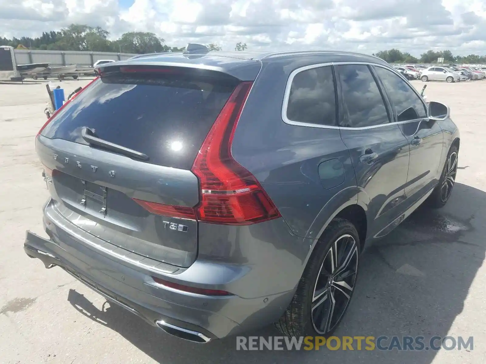 4 Photograph of a damaged car LYV102RM2KB274120 VOLVO XC60 T5 R- 2019