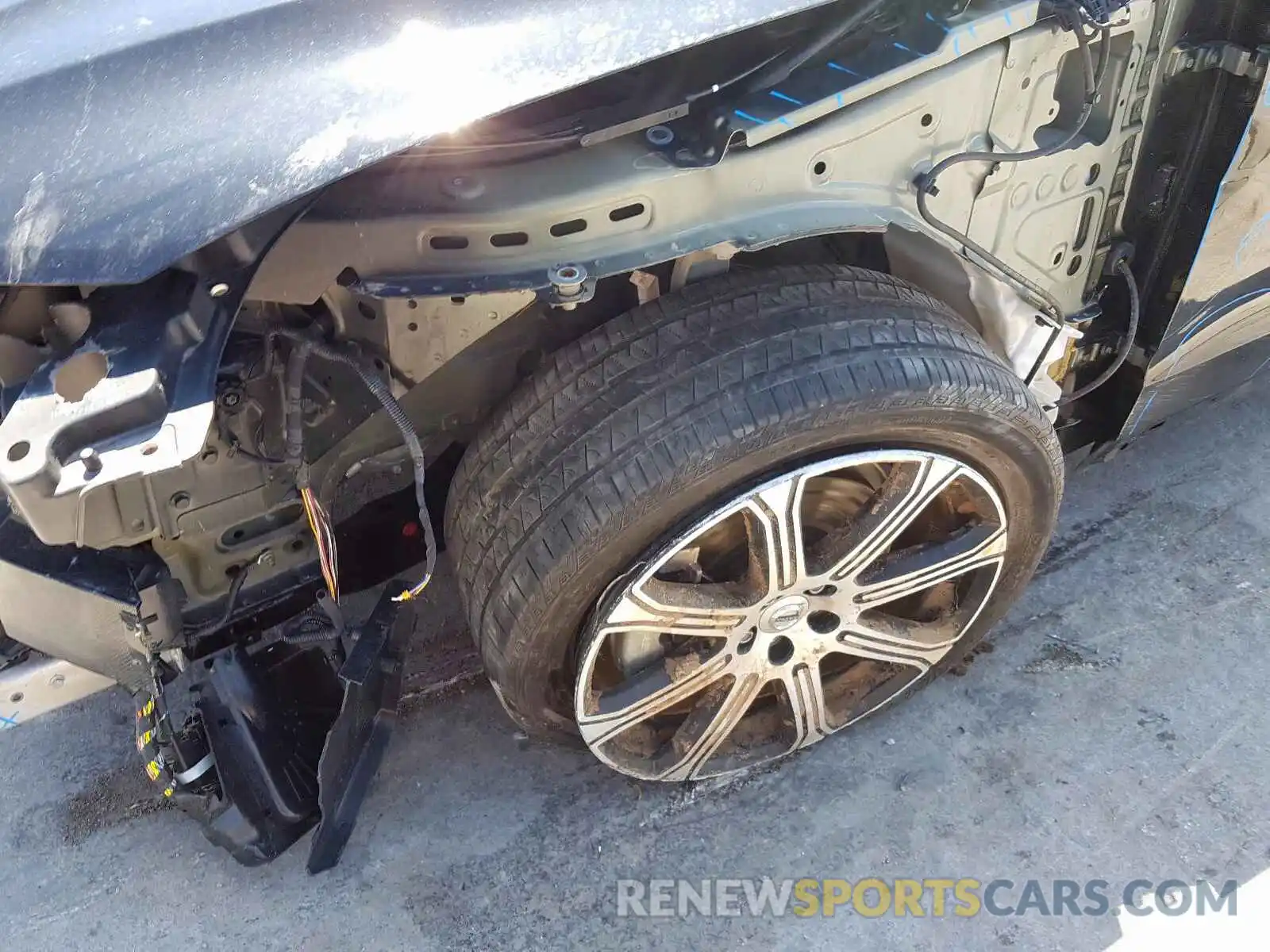 9 Фотография поврежденного автомобиля LYVA22RL8KB228891 VOLVO XC60 T6 IN 2019