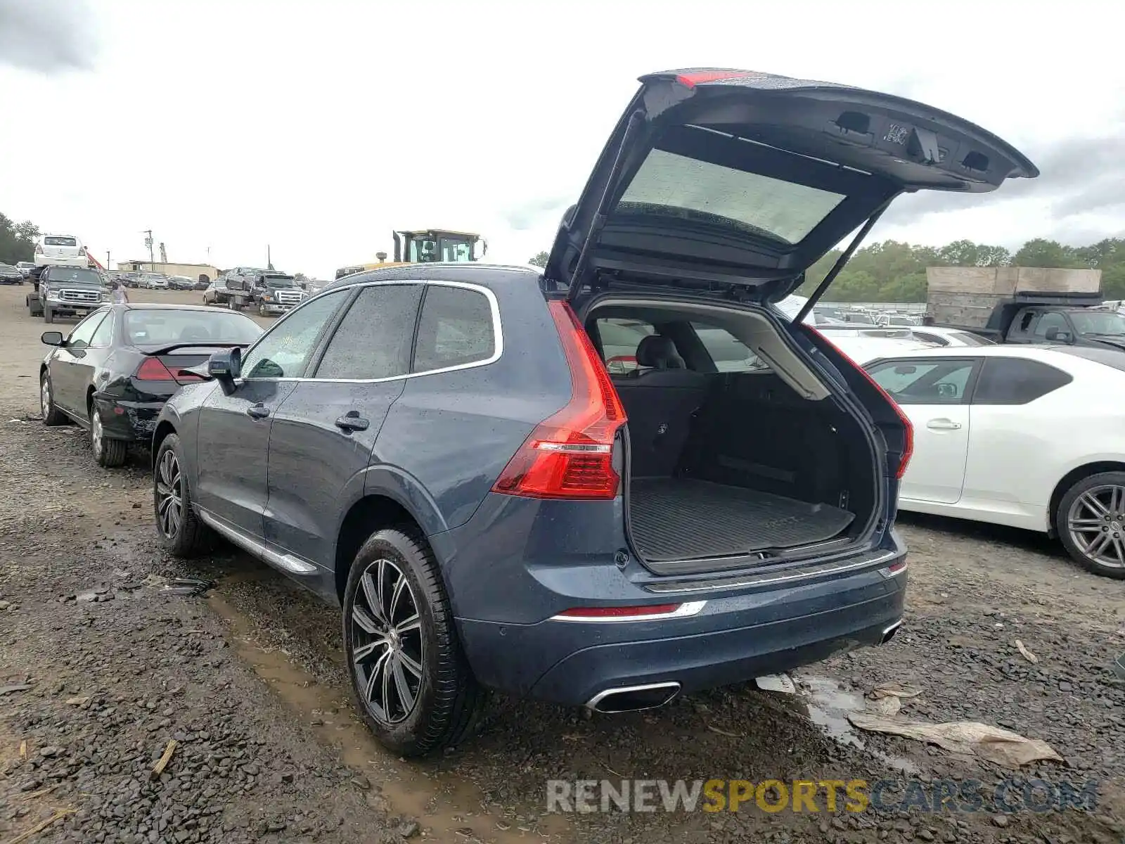 3 Фотография поврежденного автомобиля LYVA22RLXKB335151 VOLVO XC60 T6 IN 2019