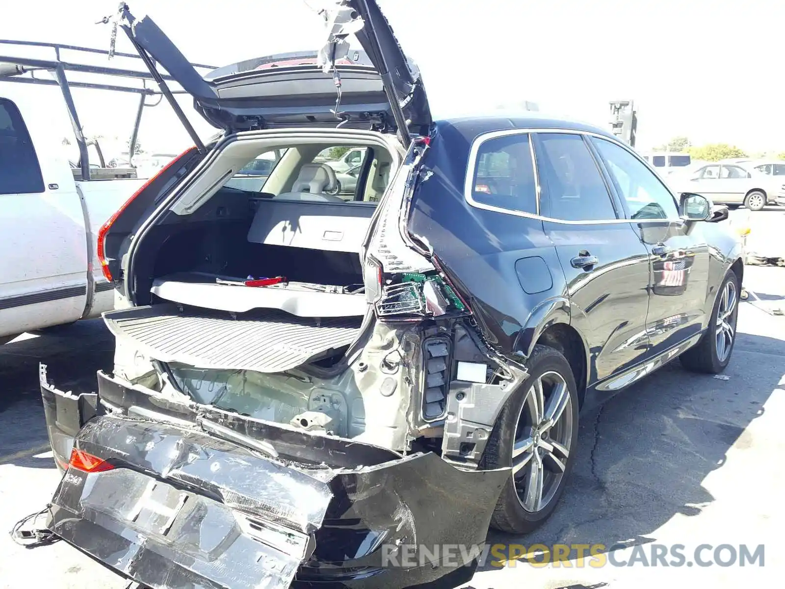 4 Photograph of a damaged car LYVA22RK4KB220469 VOLVO XC60 T6 MO 2019