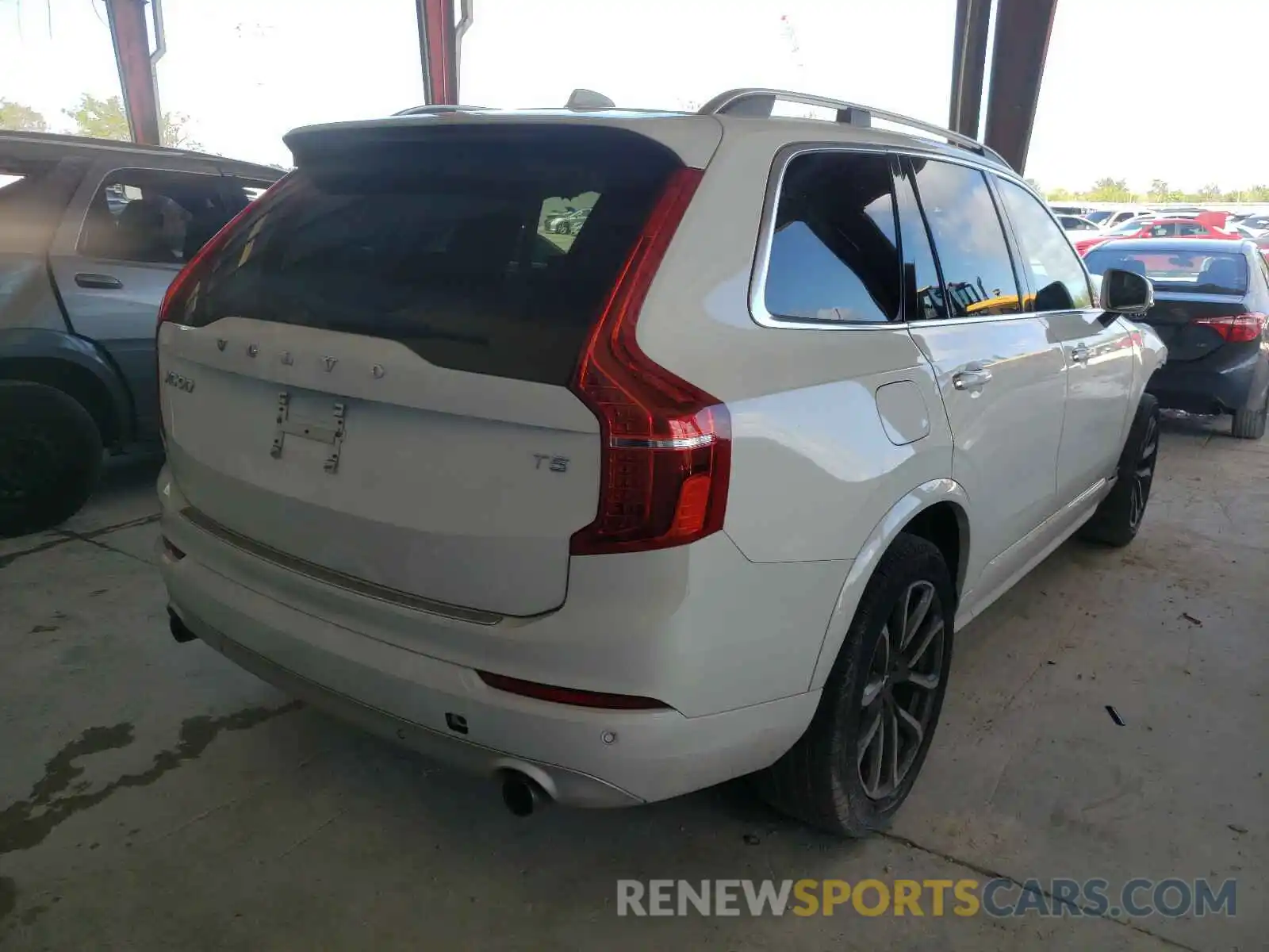 4 Photograph of a damaged car YV4102CK2K1417255 VOLVO XC90 2019