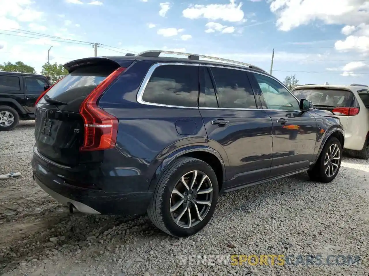 4 Photograph of a damaged car YV4102CK4K1420741 VOLVO XC90 2019