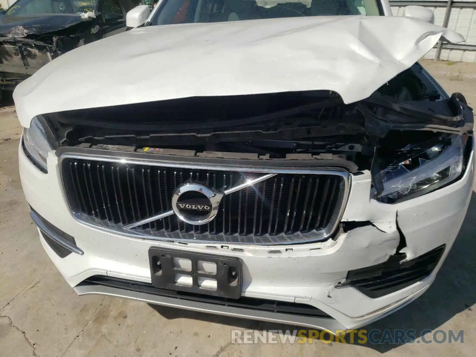 9 Photograph of a damaged car YV4102CK6K1504611 VOLVO XC90 2019