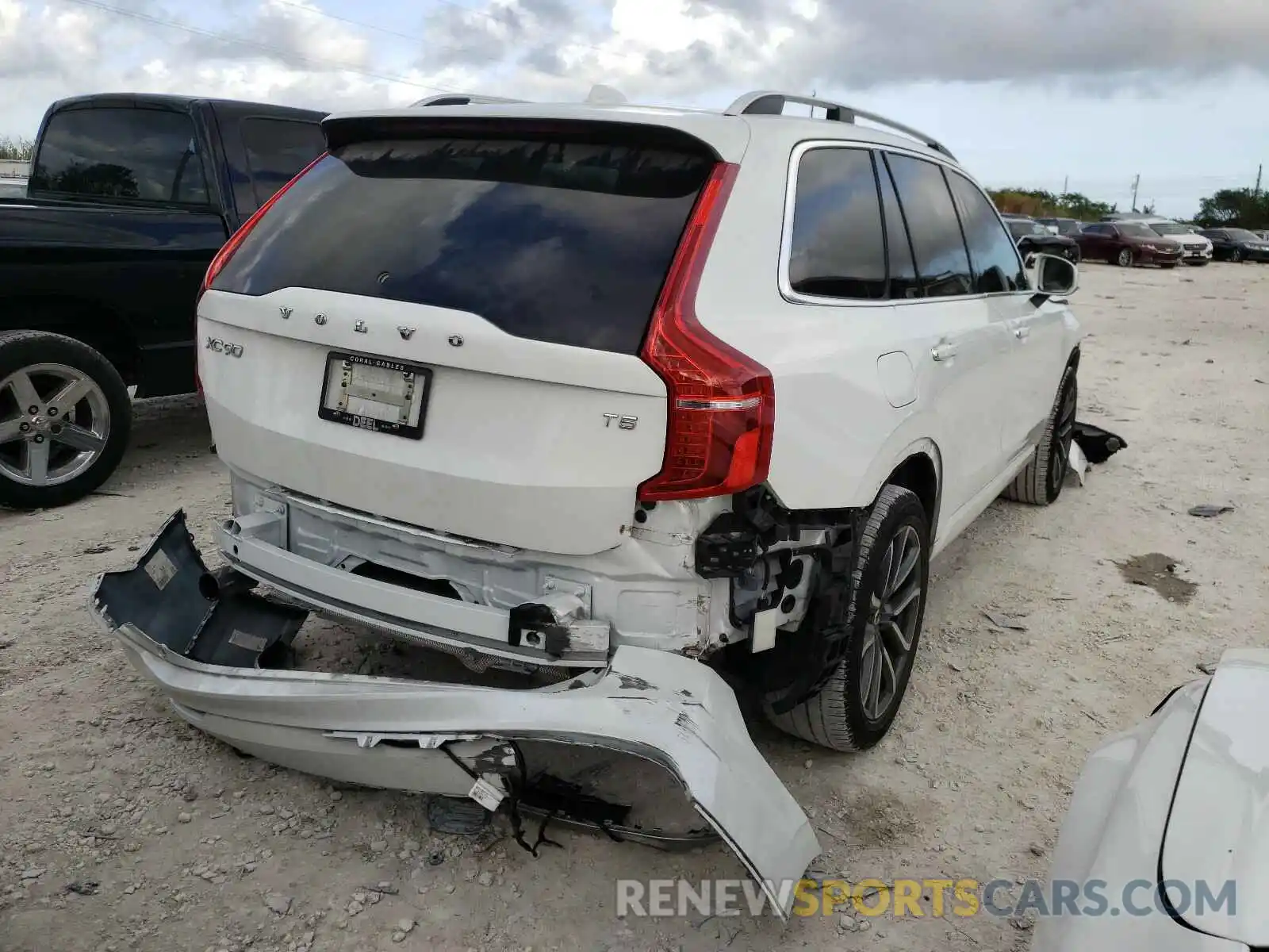 4 Photograph of a damaged car YV4102CK8K1470459 VOLVO XC90 2019