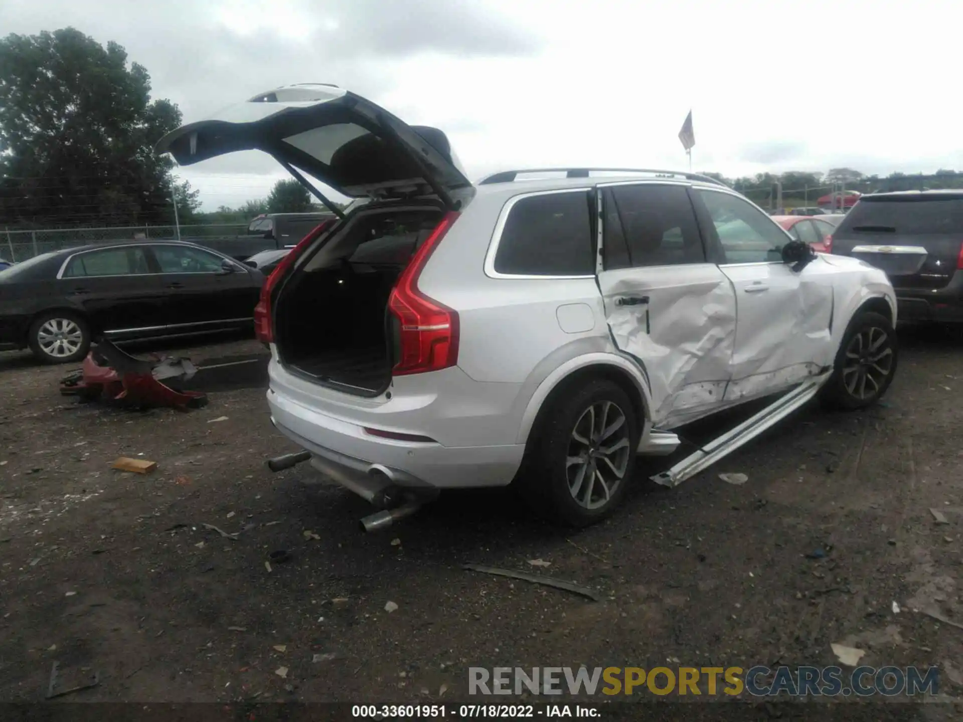 4 Photograph of a damaged car YV4102PK1K1498937 VOLVO XC90 2019