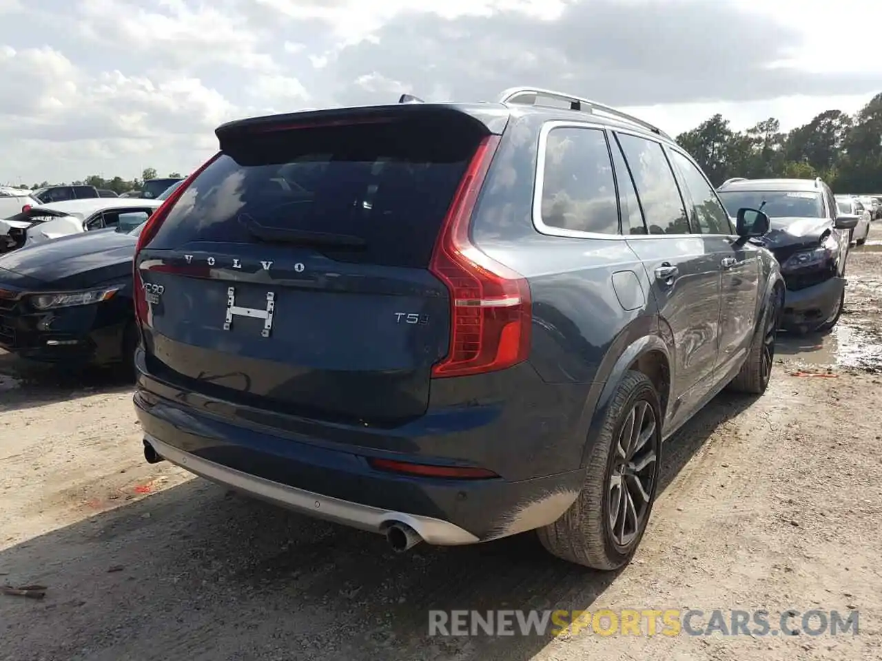 4 Photograph of a damaged car YV4102PK1K1503215 VOLVO XC90 2019