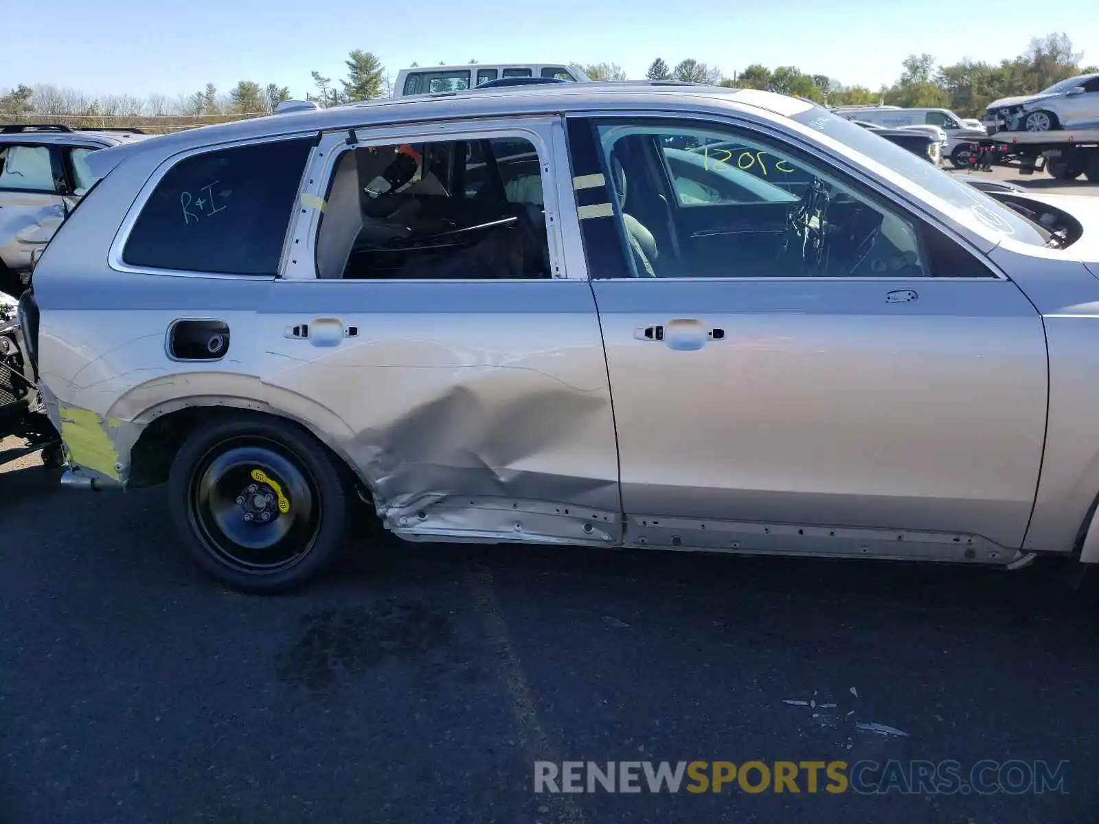 9 Photograph of a damaged car YV4102PK4K1501507 VOLVO XC90 2019