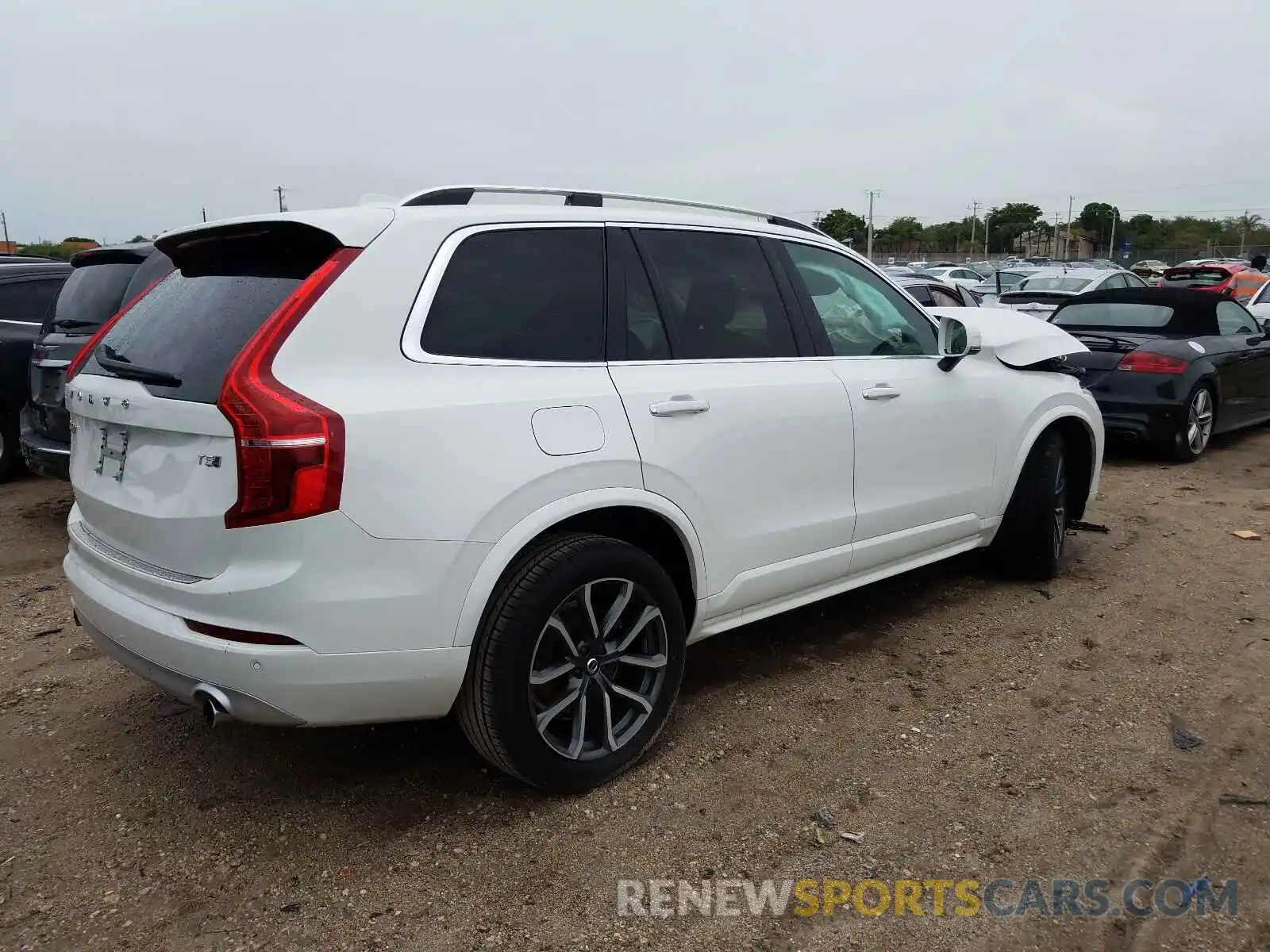 4 Photograph of a damaged car YV4102PK5K1514041 VOLVO XC90 2019