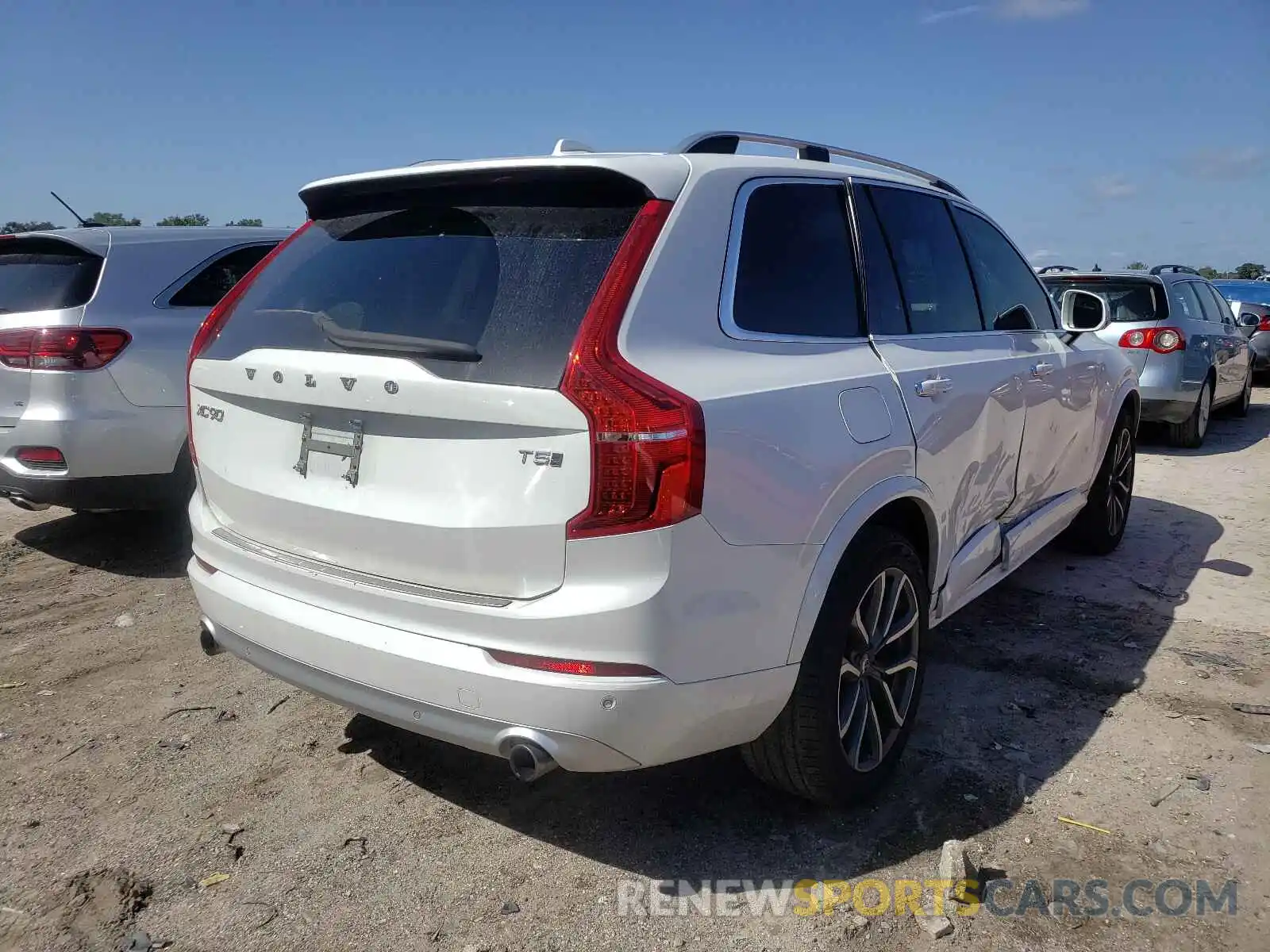 4 Photograph of a damaged car YV4102PK7K1503185 VOLVO XC90 2019